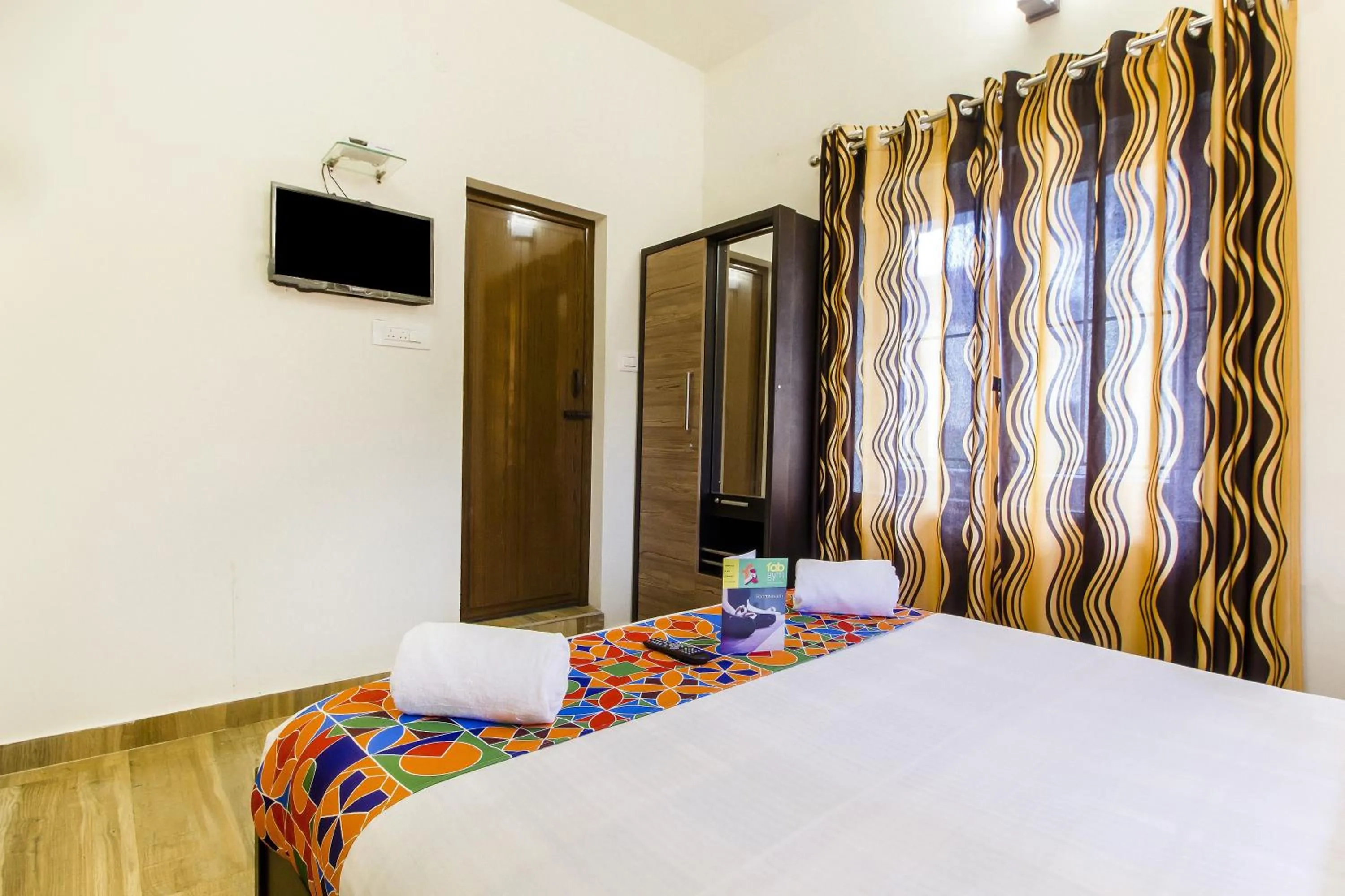 Restaurant/places to eat in FabExpress Grand Castle Hill Resorts - Ooty Lake - 800m