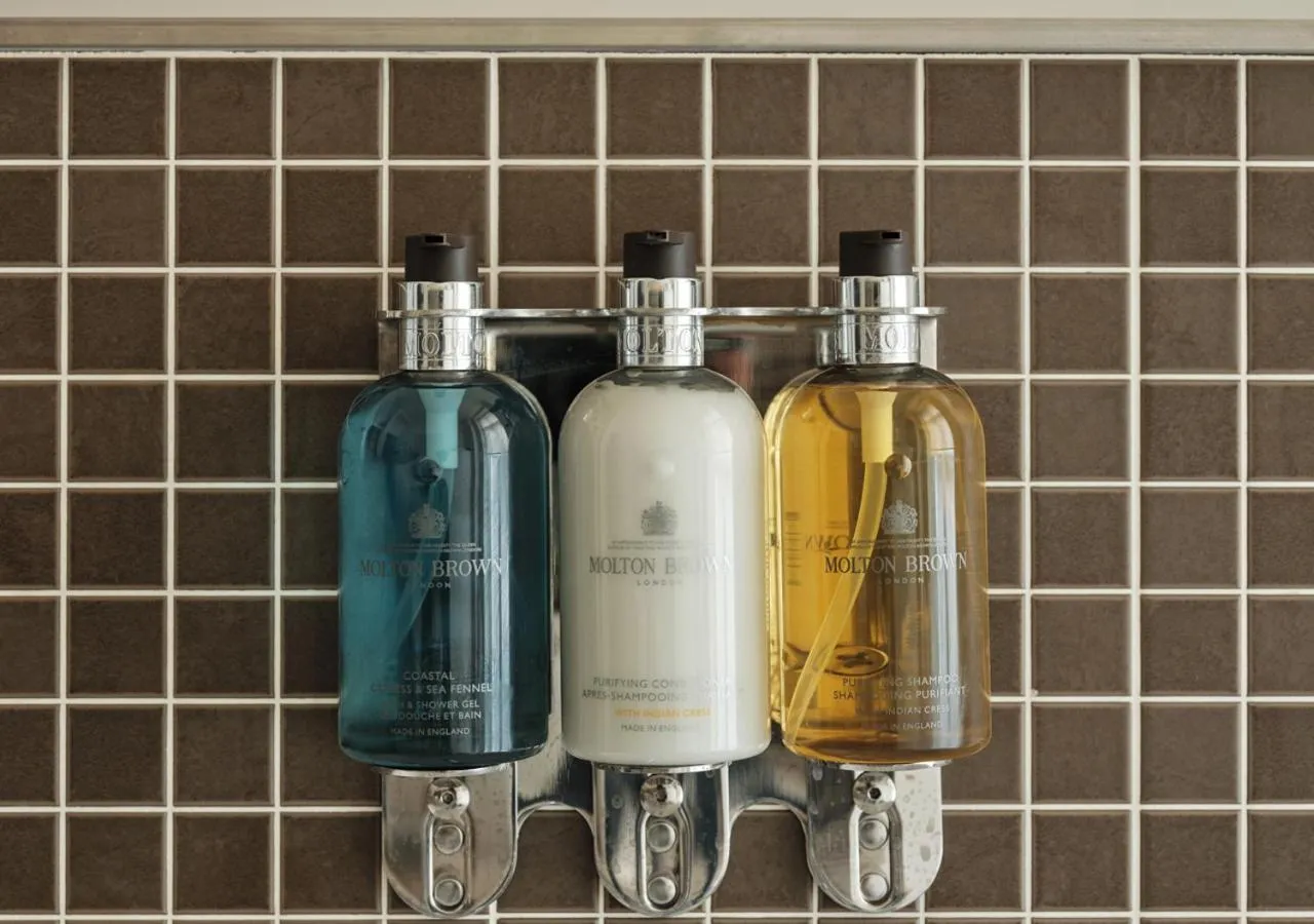 Bathroom in Montagu Place Hotel