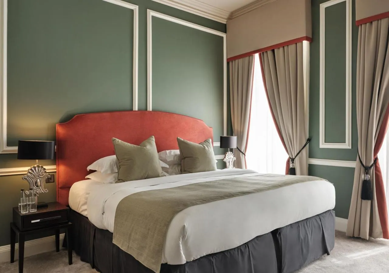 Bed in Montagu Place Hotel