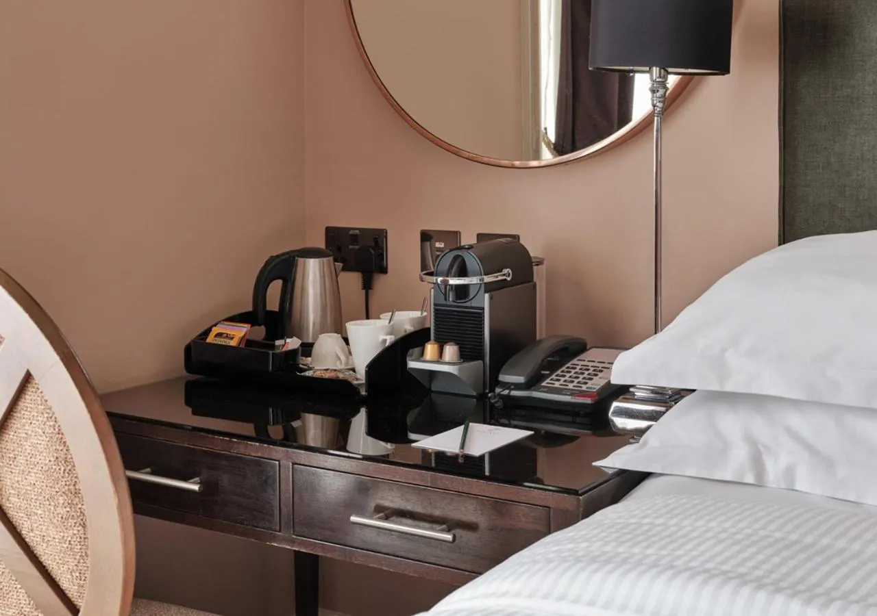 Coffee/tea facilities, Bed in Montagu Place Hotel
