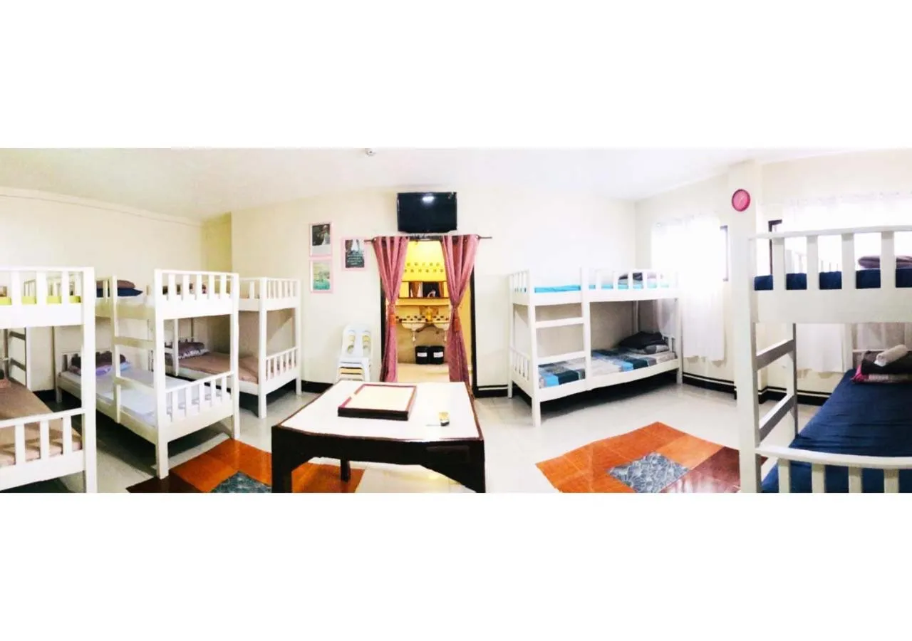 Communal lounge/ TV room, Bed in B&J Guesthouse and Tours