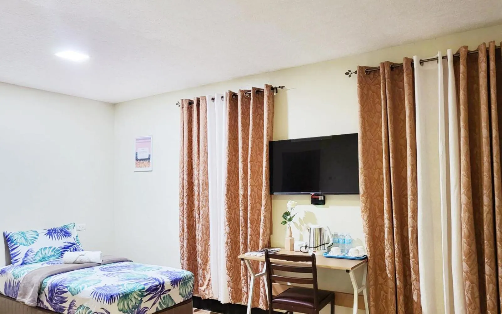 Bed in B&J Guesthouse and Tours