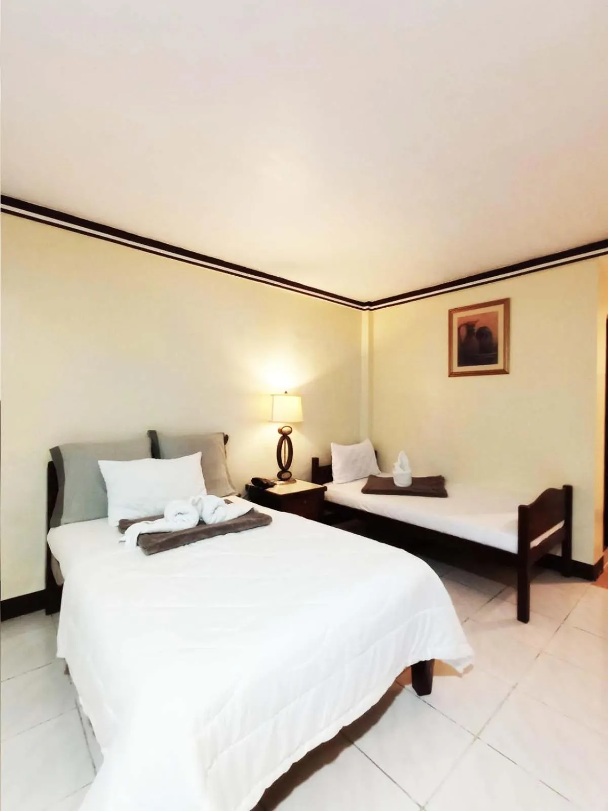 Bed in B&J Guesthouse and Tours