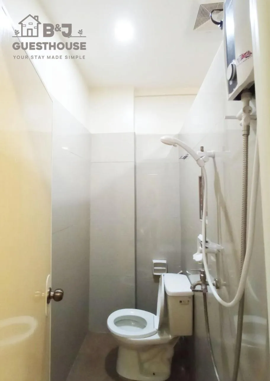 Shower in B&J Guesthouse and Tours