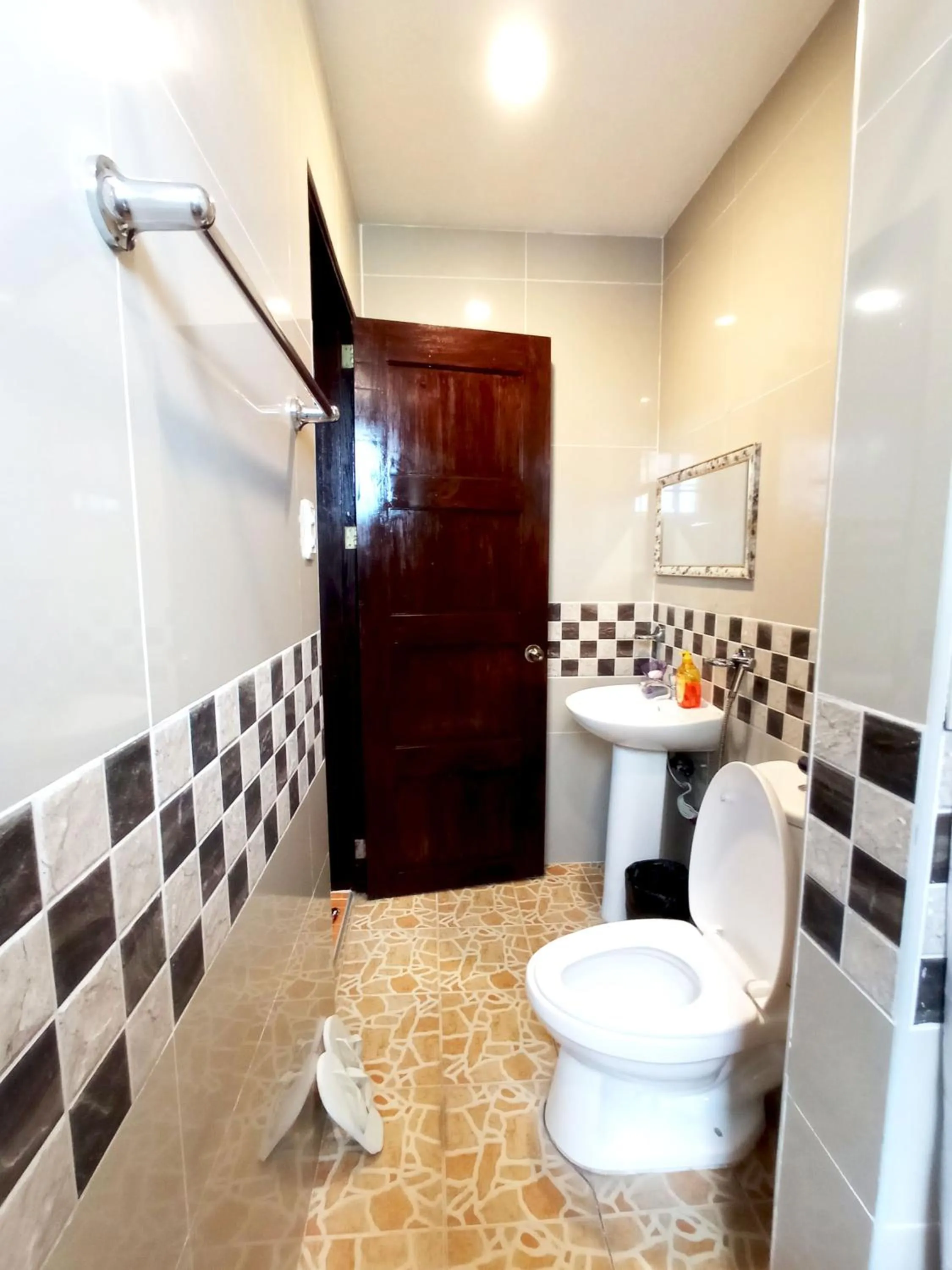 Bathroom in B&J Guesthouse and Tours