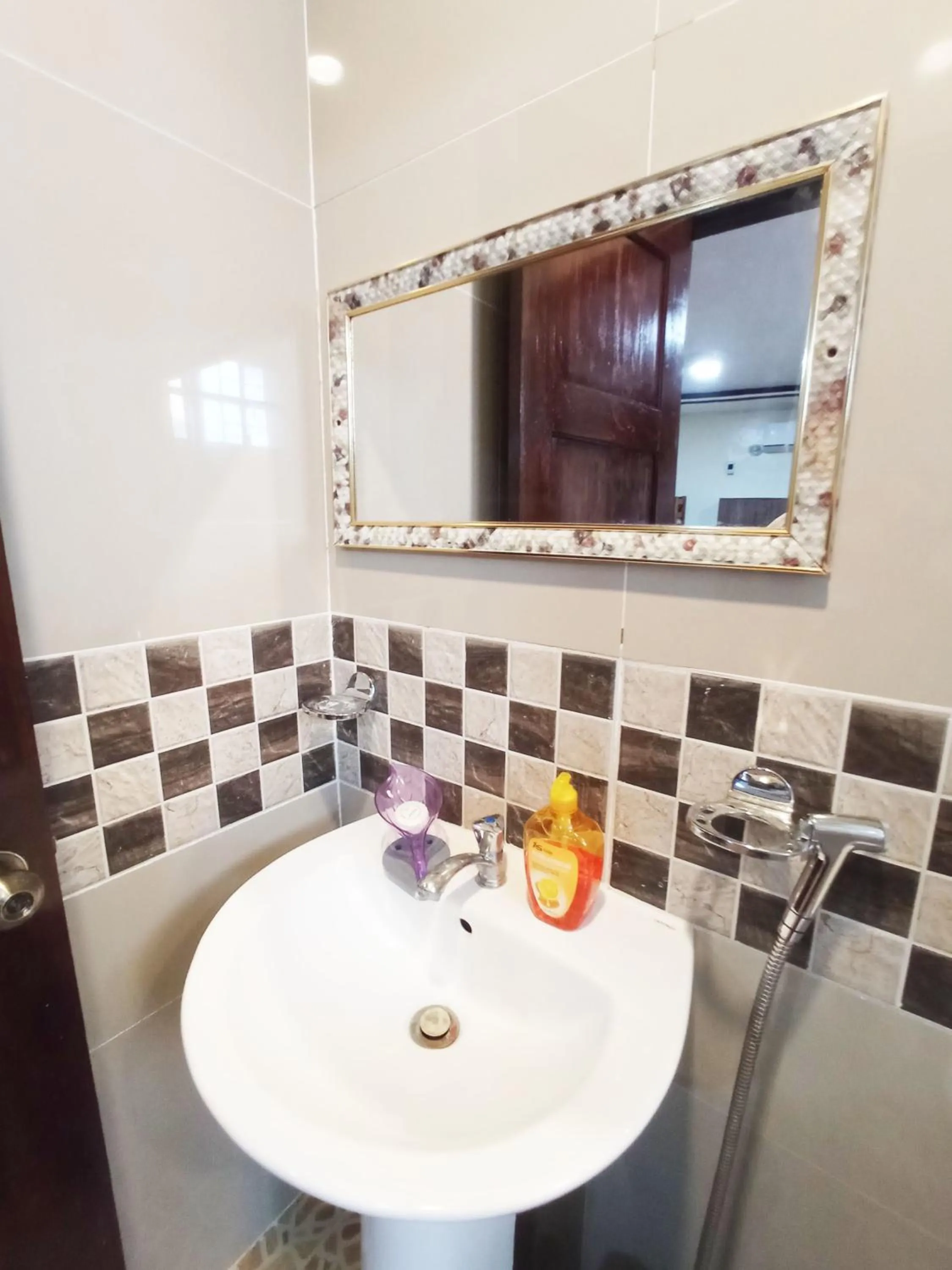 Toilet in B&J Guesthouse and Tours