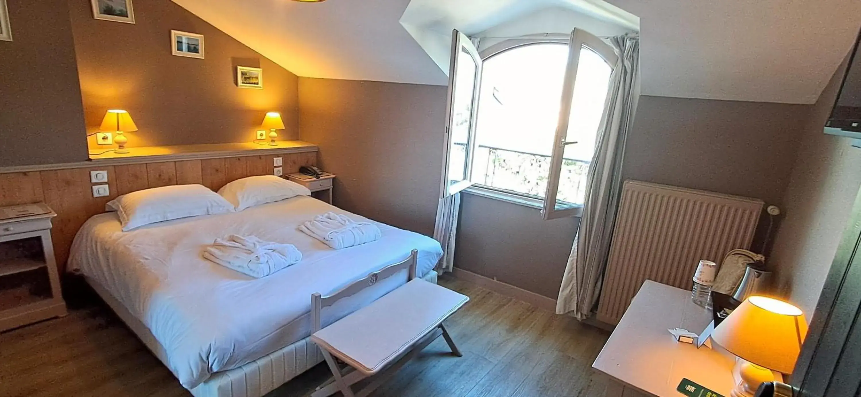 Comfort Double or Twin Room in Logis Hôtel Le Bussy Comfort Double or Twin Room in Logis Hôtel Le Bussy
