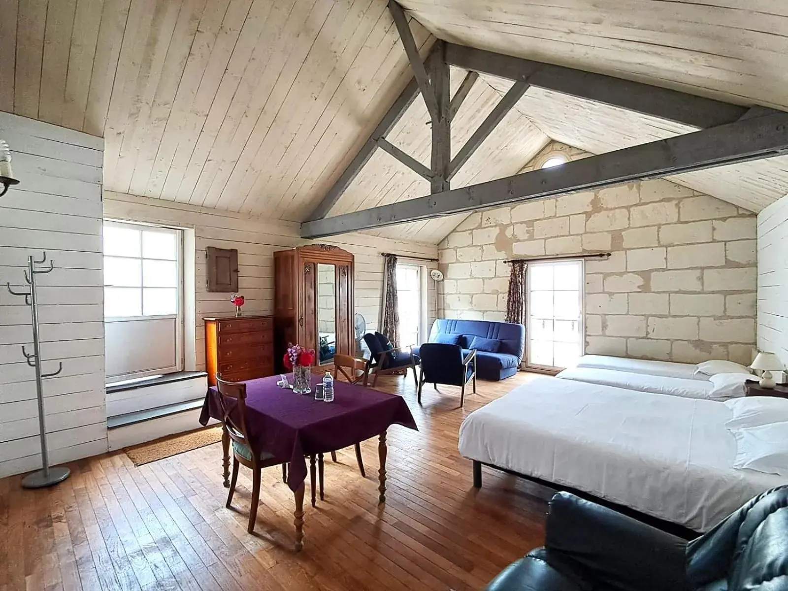 Family Studio in Logis Hôtel Le Bussy Family Studio in Logis Hôtel Le Bussy