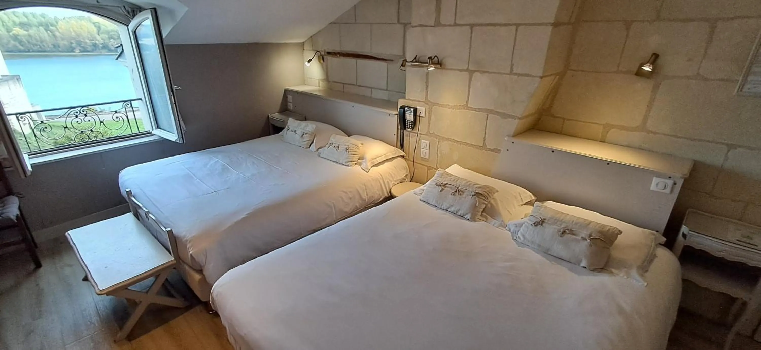 Bed in Logis Hôtel Le Bussy