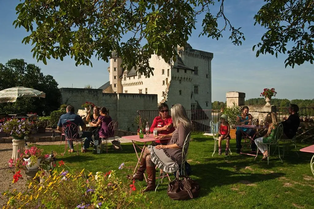 Restaurant/places to eat in Logis Hôtel Le Bussy