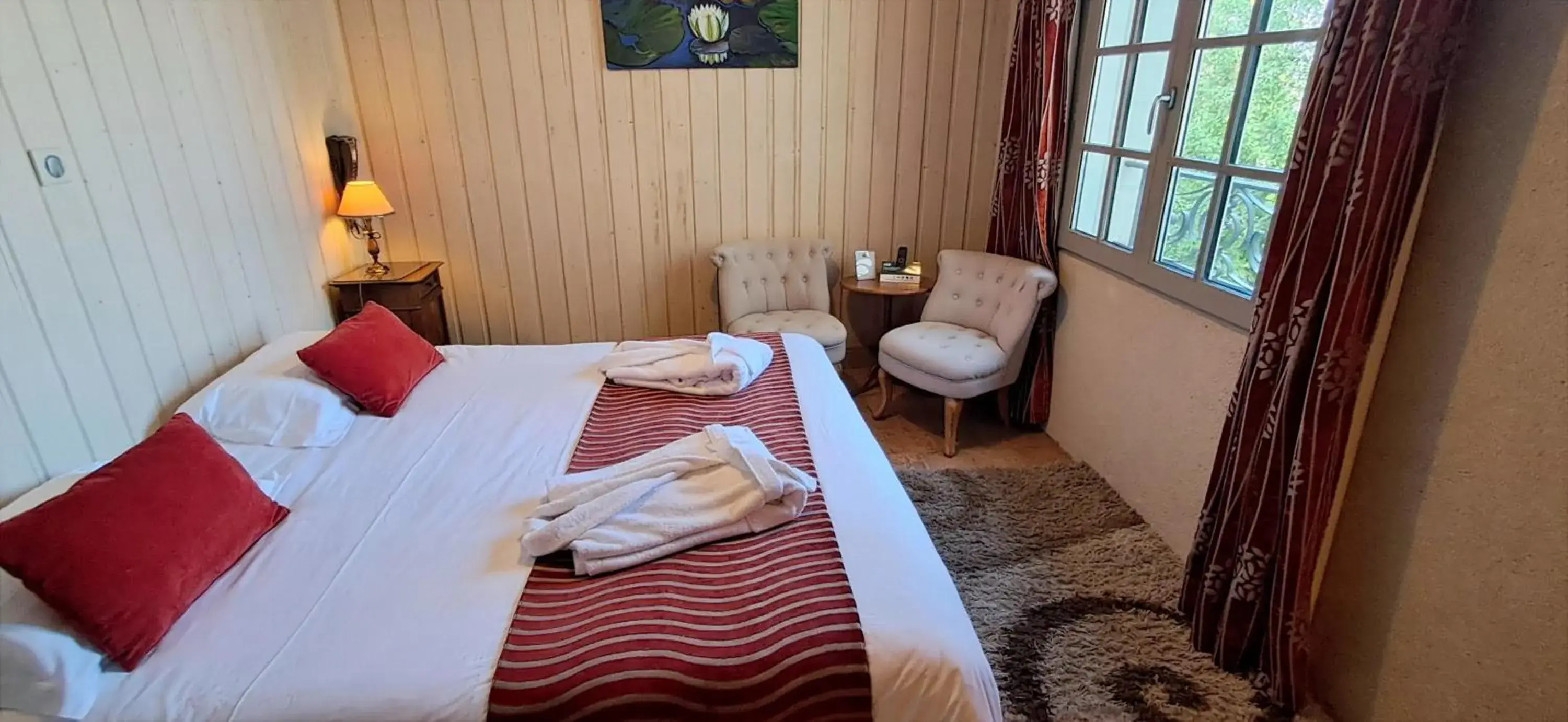 Deluxe Double or Twin Room in Logis Hôtel Le Bussy Deluxe Double or Twin Room in Logis Hôtel Le Bussy