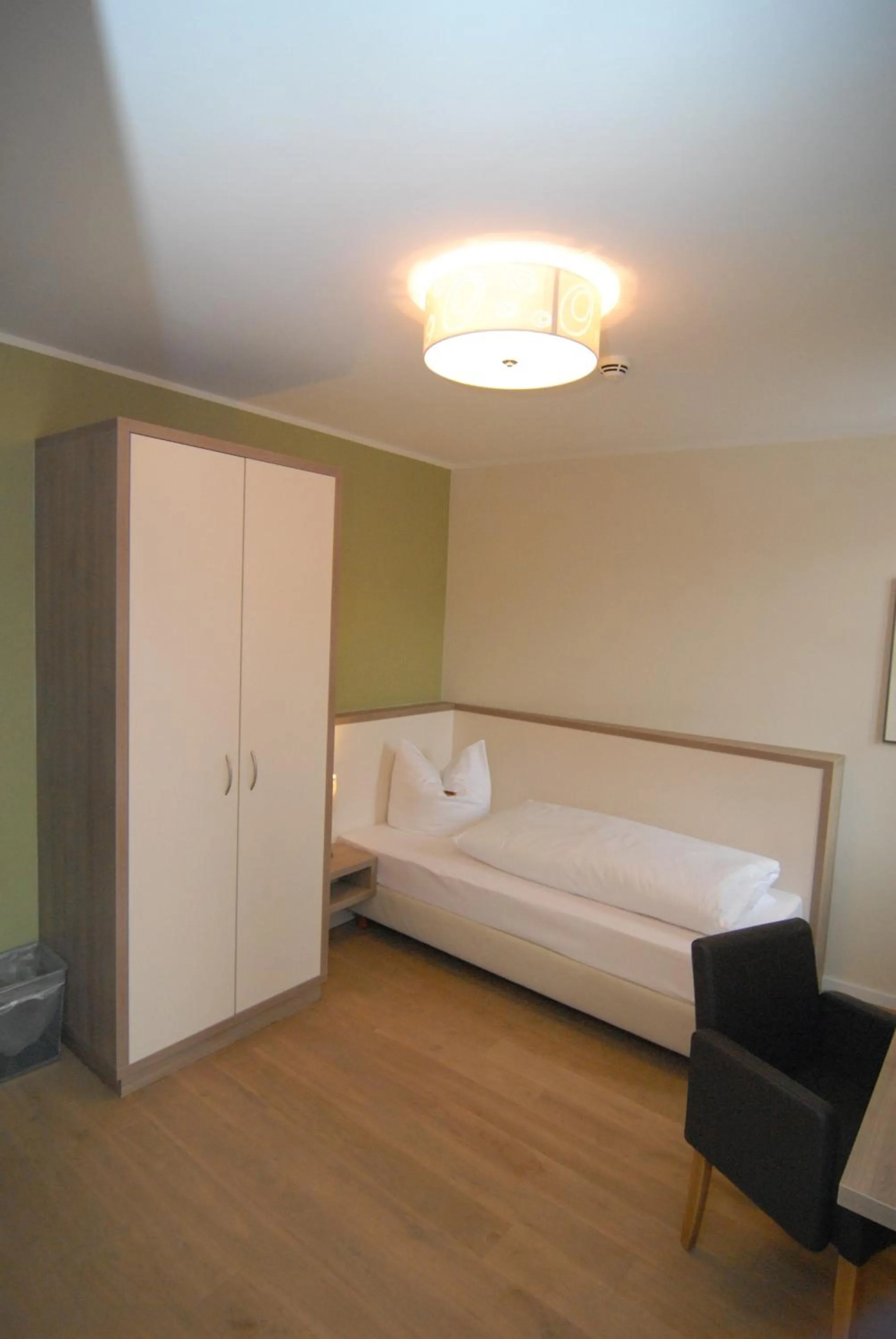 Photo of the whole room, Bed in Hotel am Goethehaus