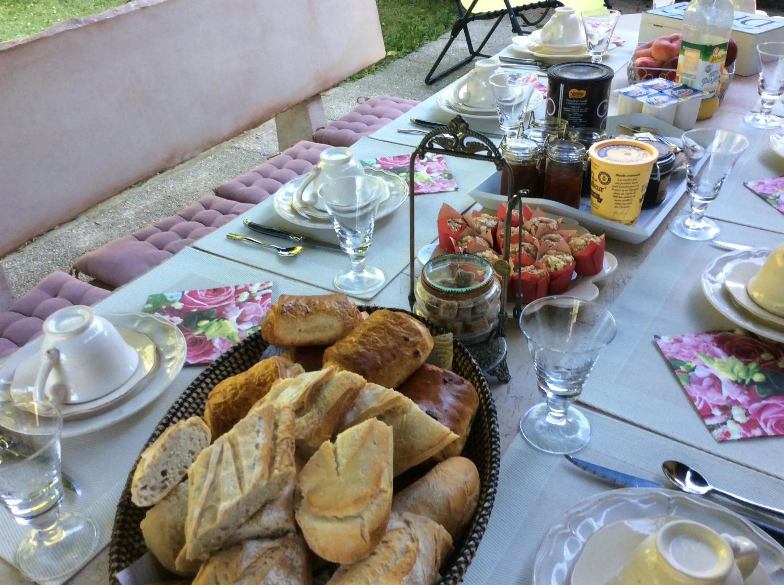 Continental breakfast in Demeure d'hôtes Les Irisynes