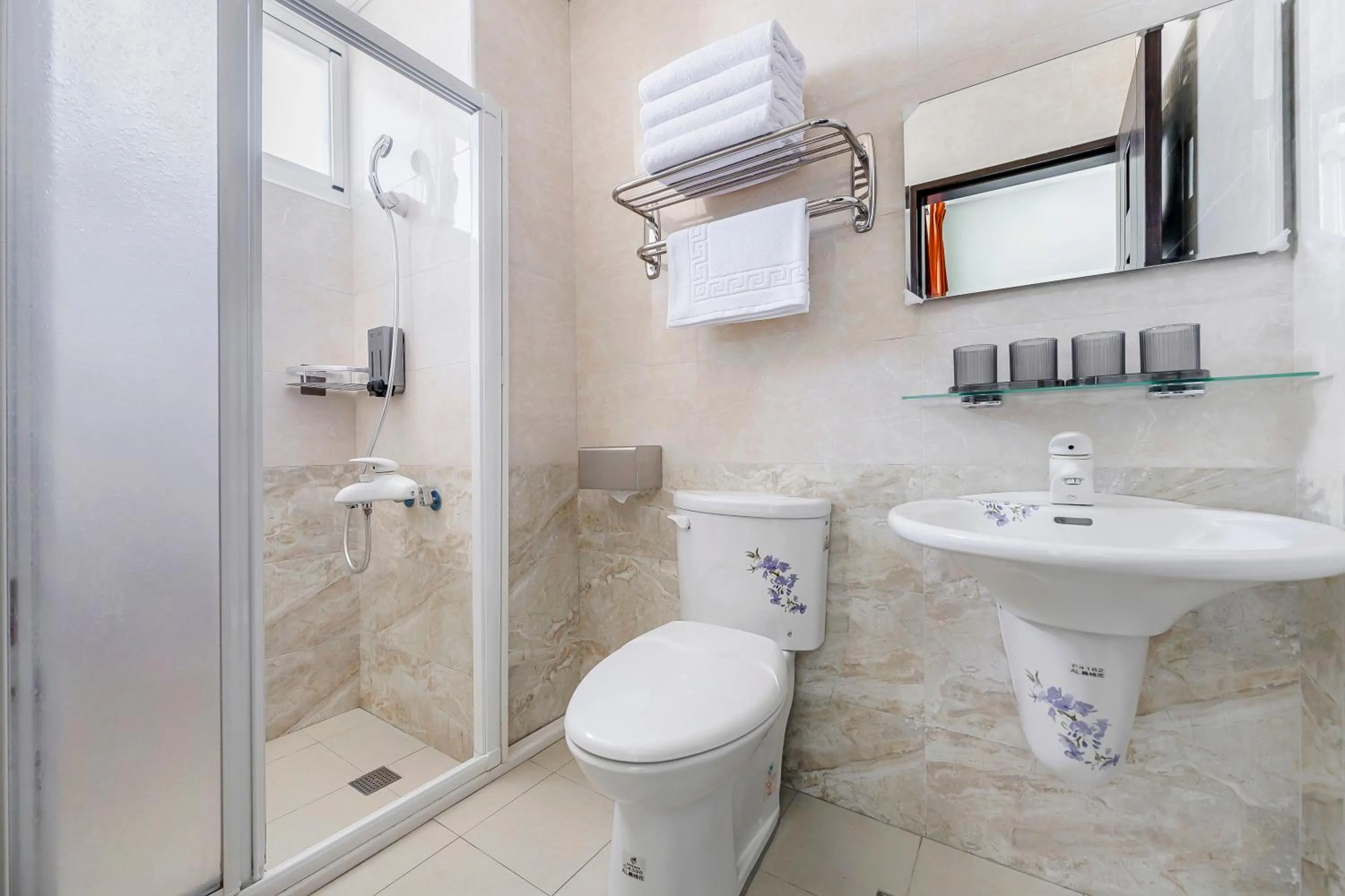 Shower in Oriental Blue Smart Stay