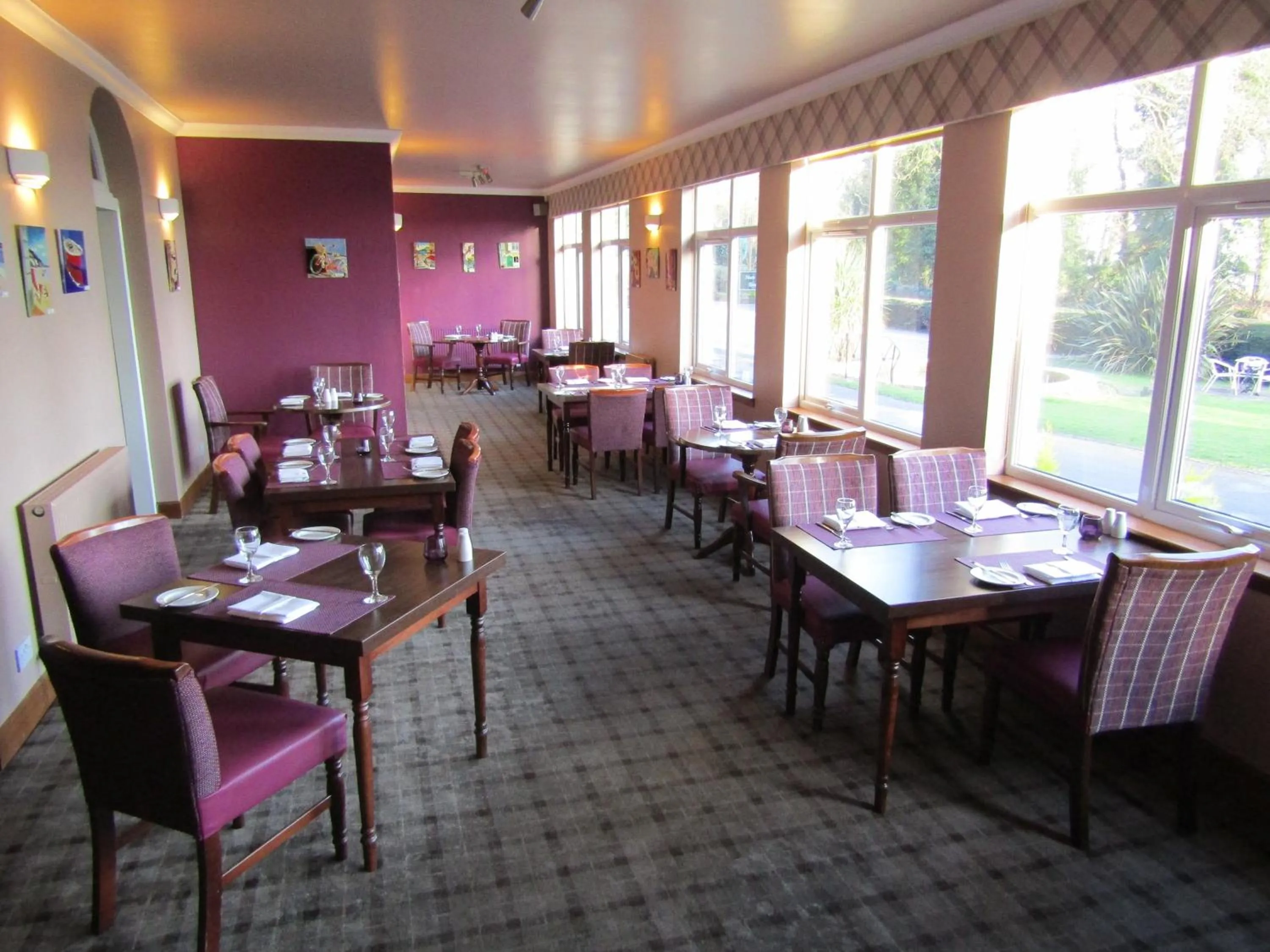 Restaurant/places to eat in Kingswood Hotel