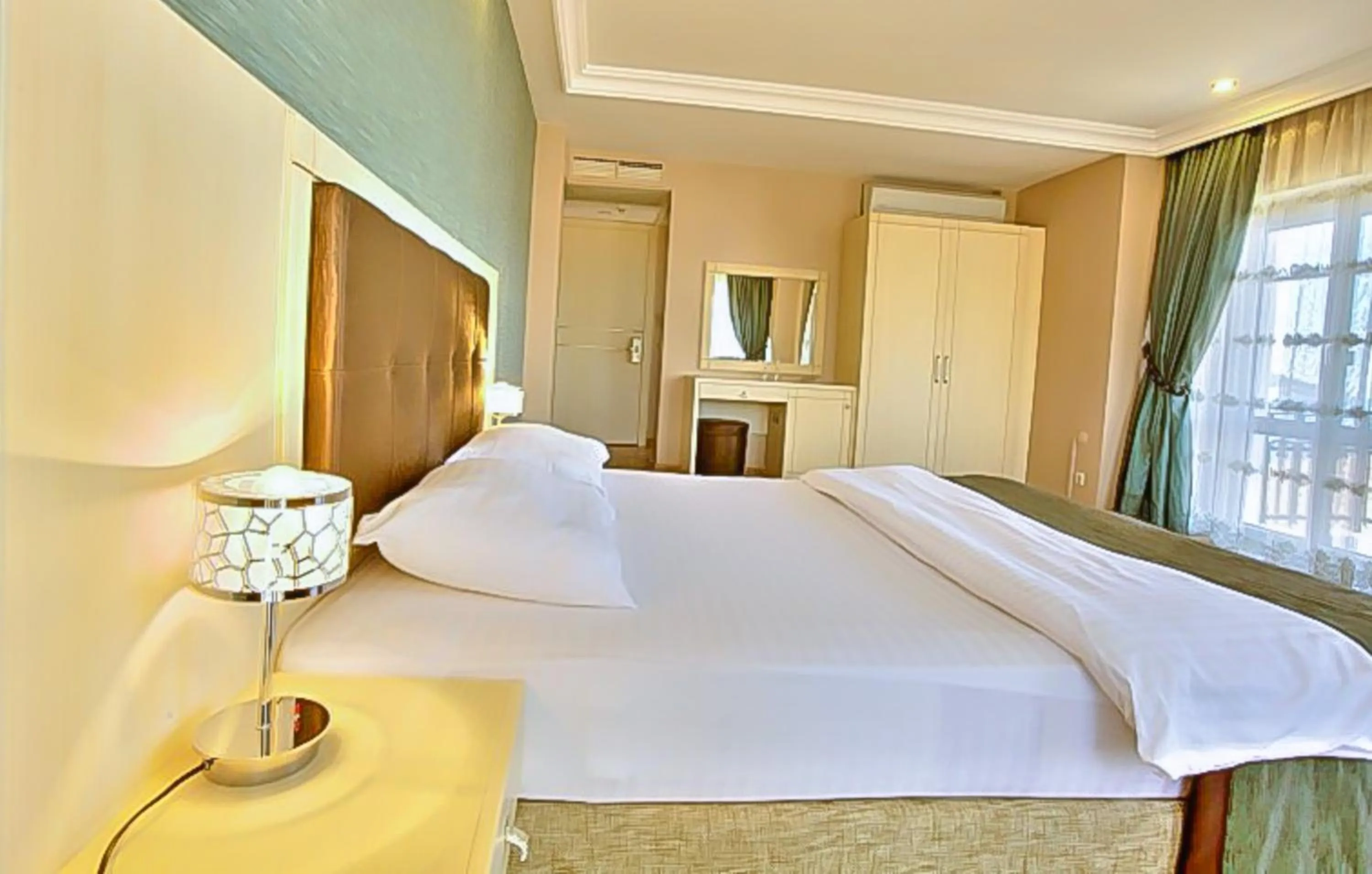 Photo of the whole room, Bed in Buyukada Princess Hotel