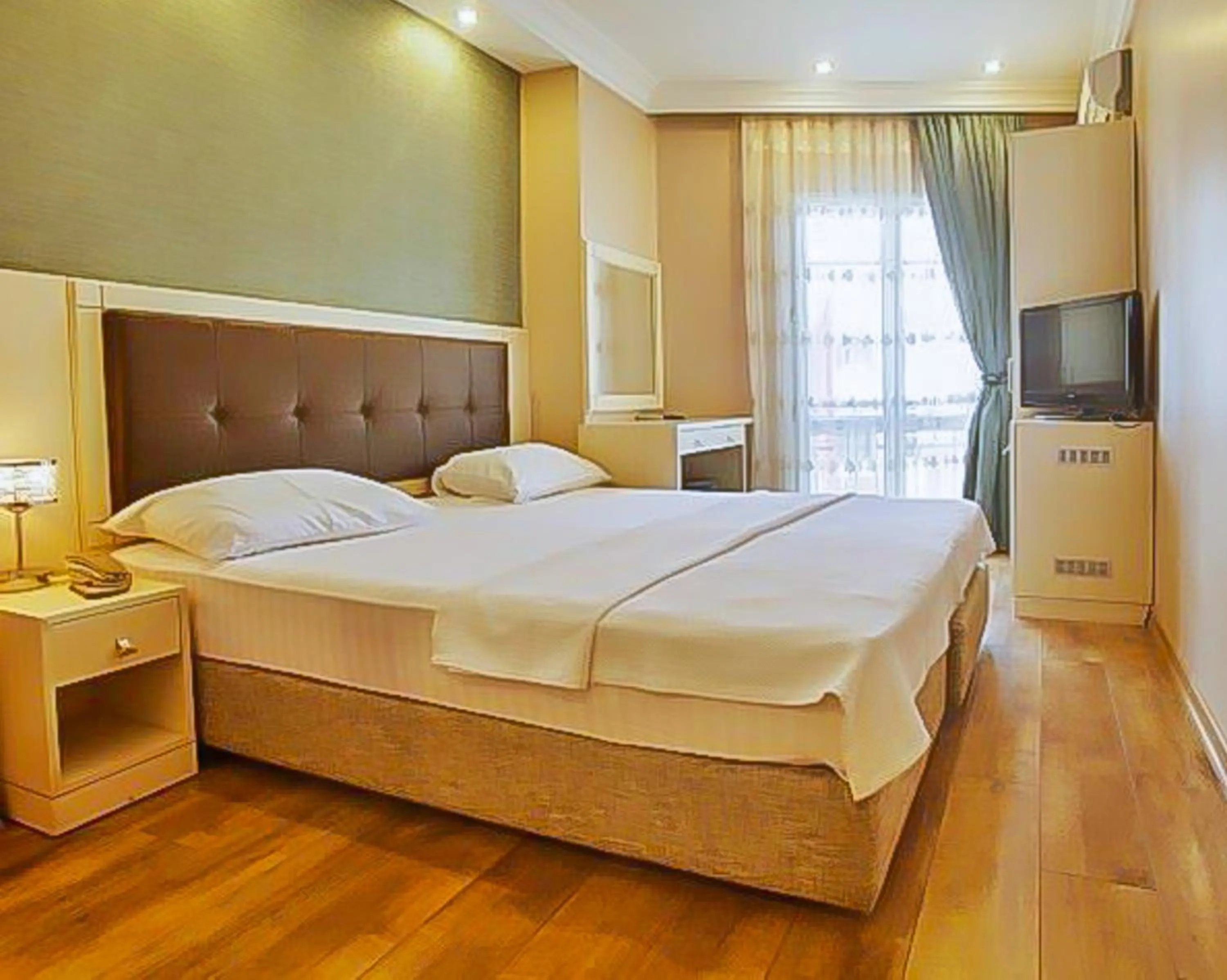 Photo of the whole room, Bed in Buyukada Princess Hotel