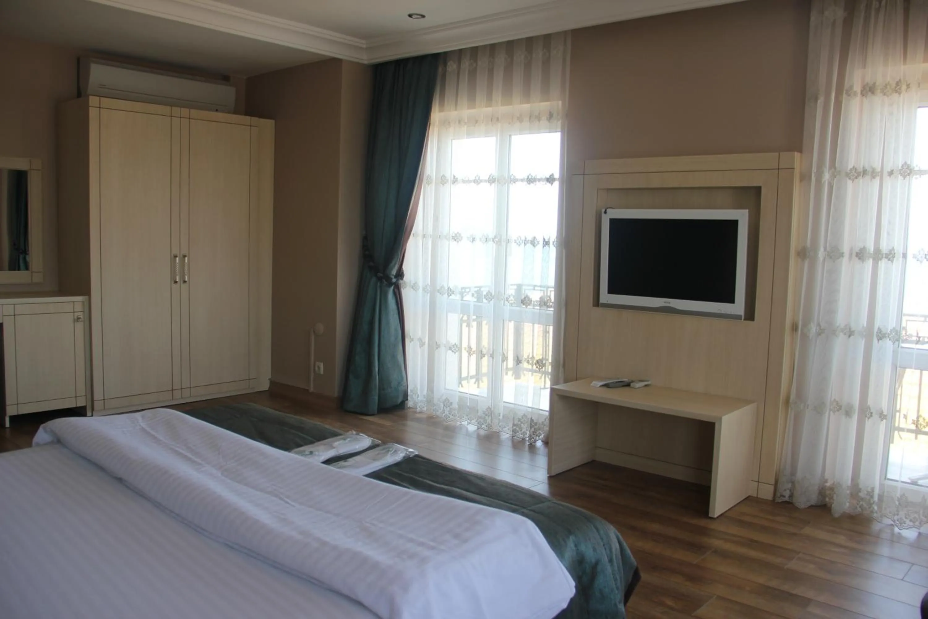 Photo of the whole room, Bed in Buyukada Princess Hotel
