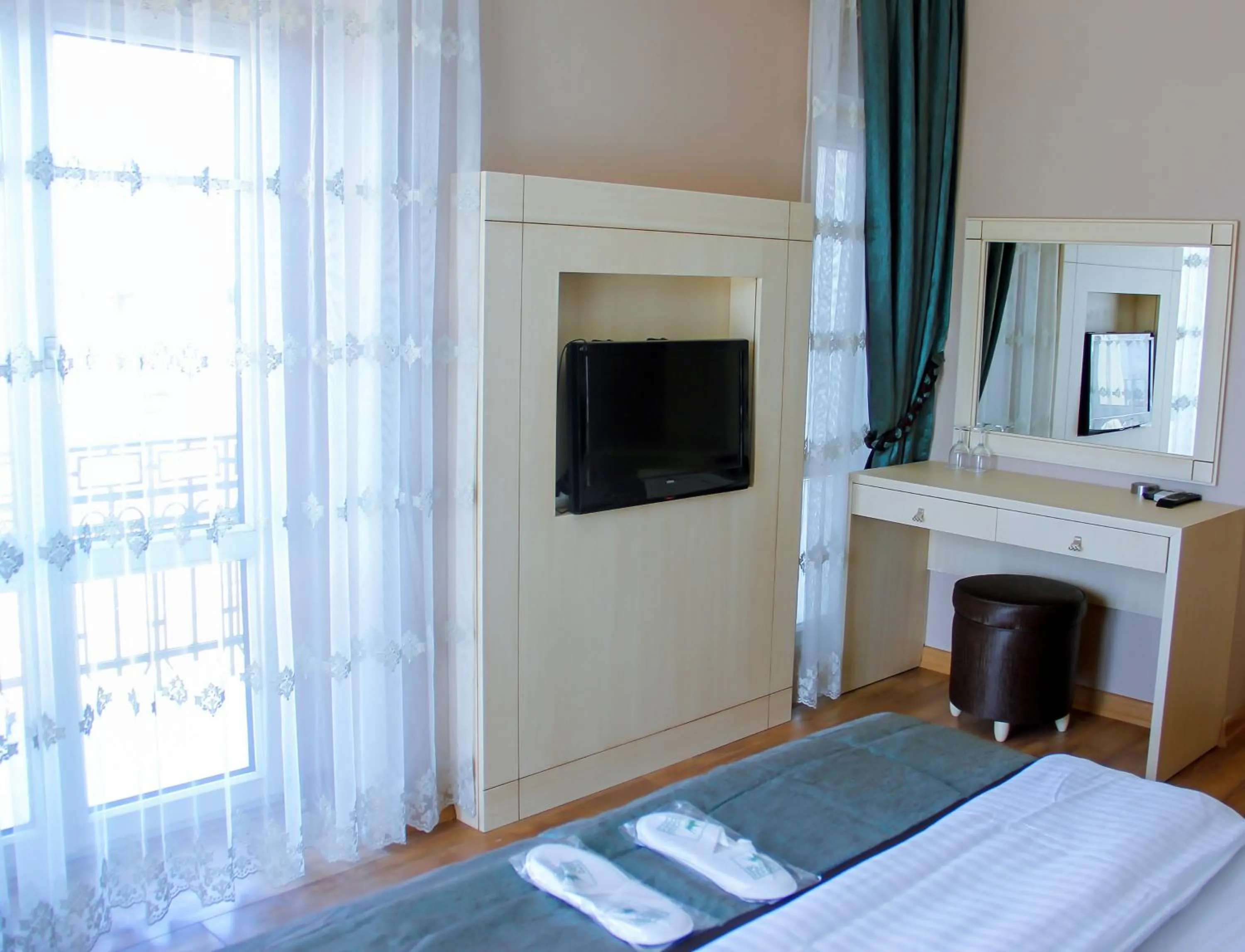 Photo of the whole room, Bed in Buyukada Princess Hotel