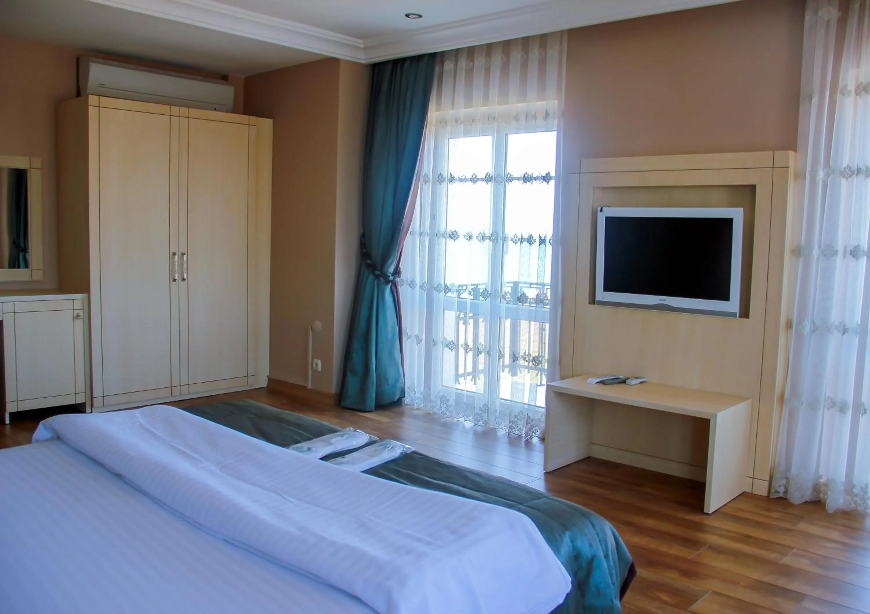 Photo of the whole room, Bed in Buyukada Princess Hotel