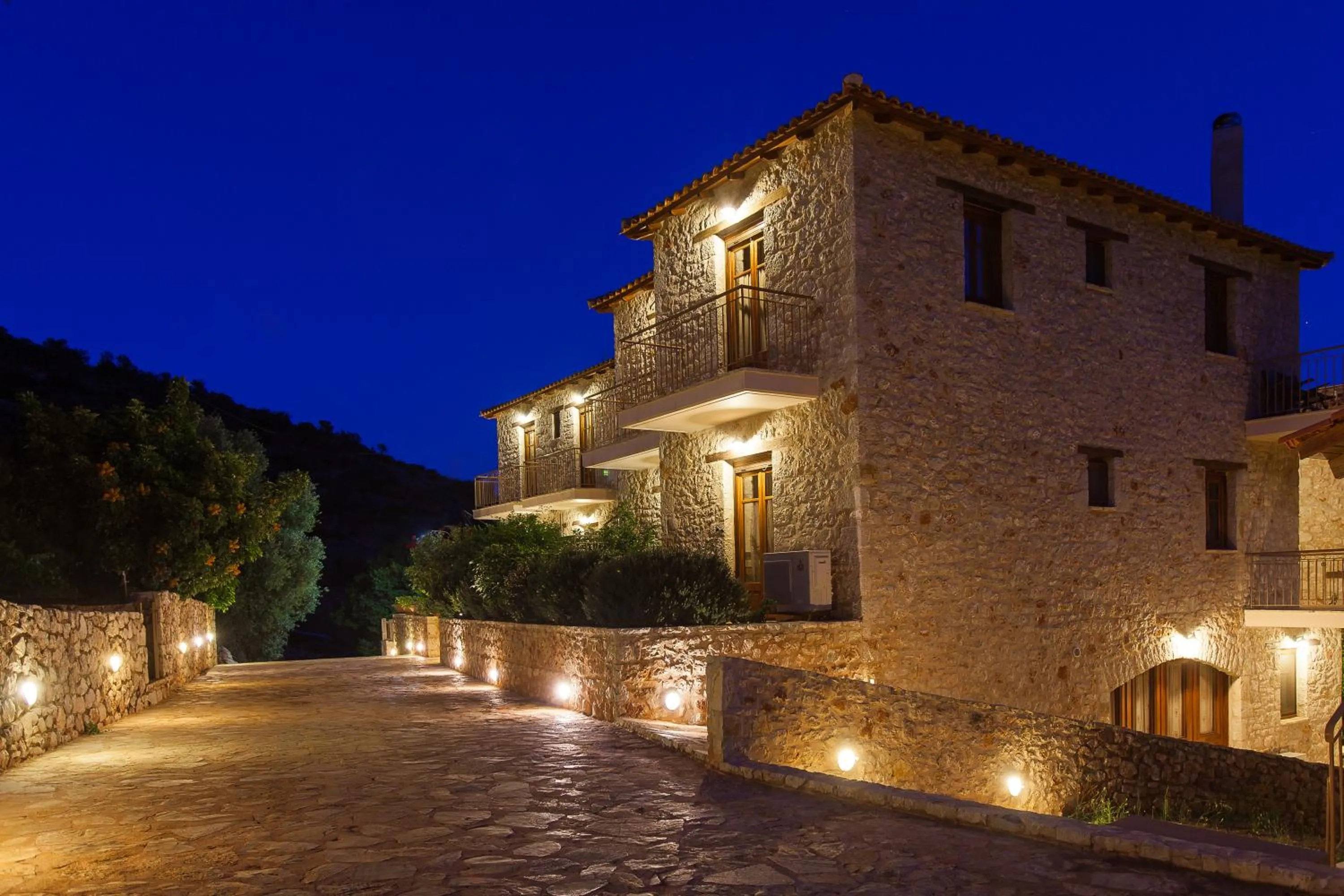 Property building in Anigraia