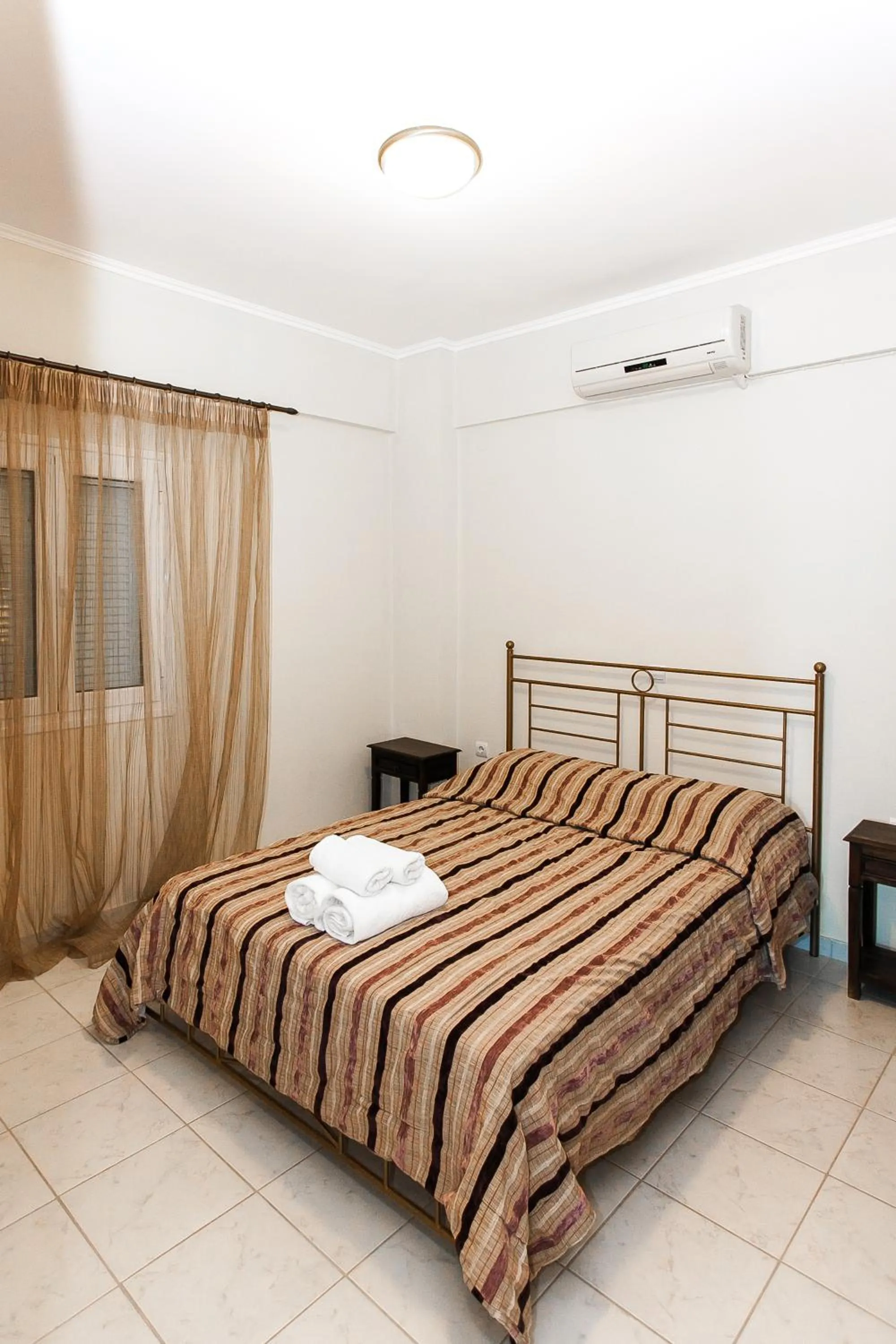 Bedroom, Bed in Anigraia