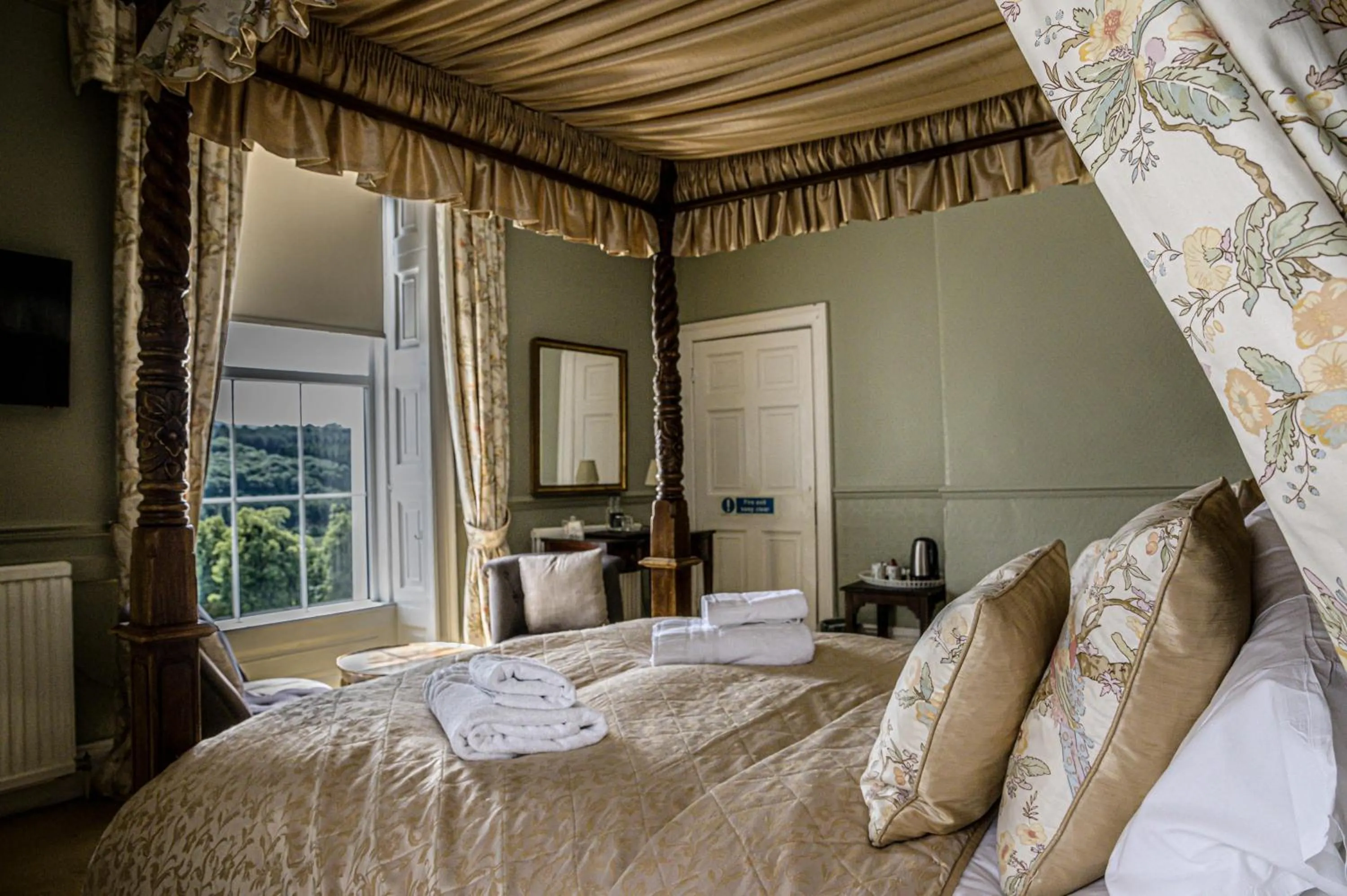 Bed in The Manor Hotel