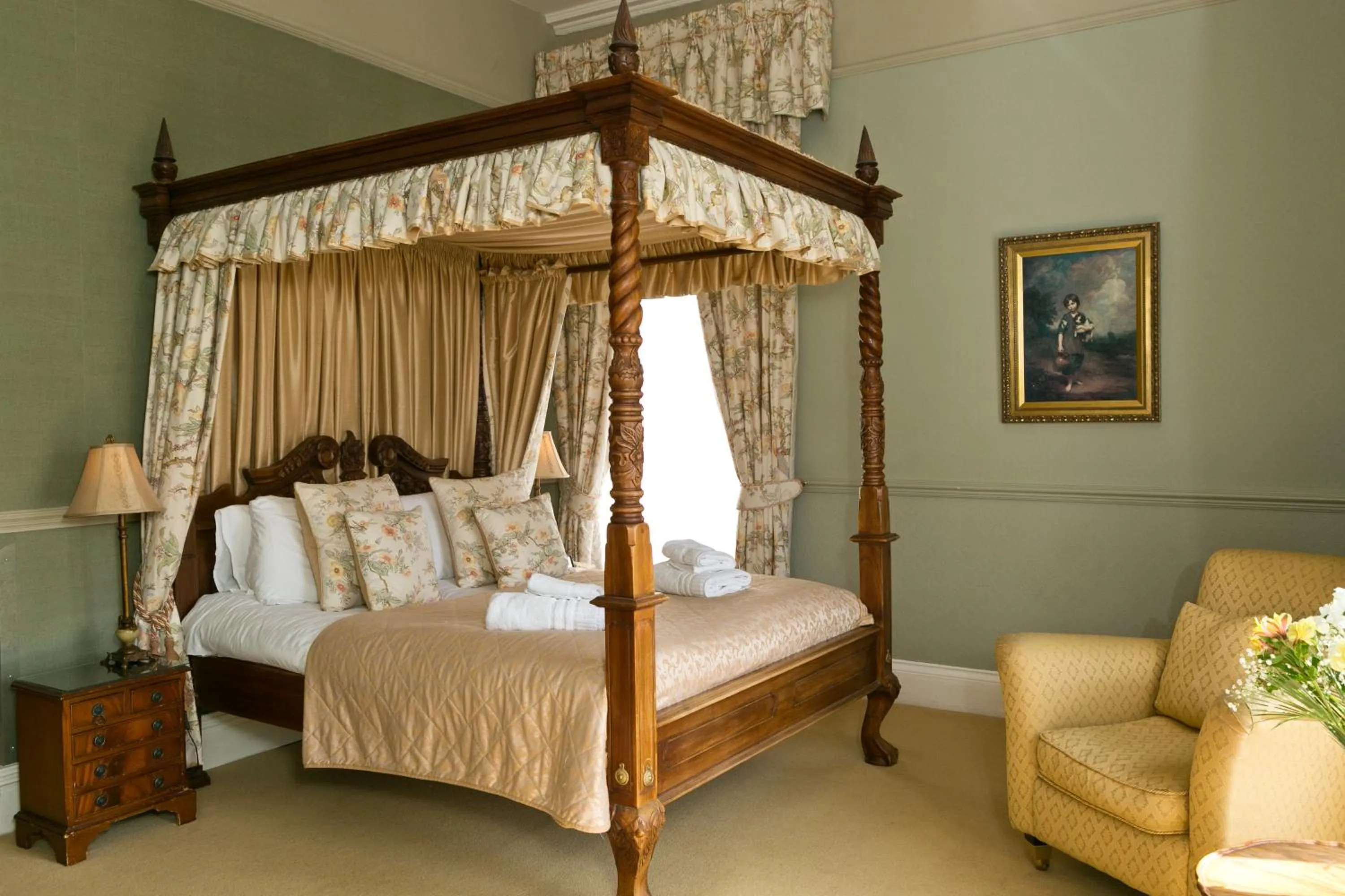 Bed in The Manor Hotel
