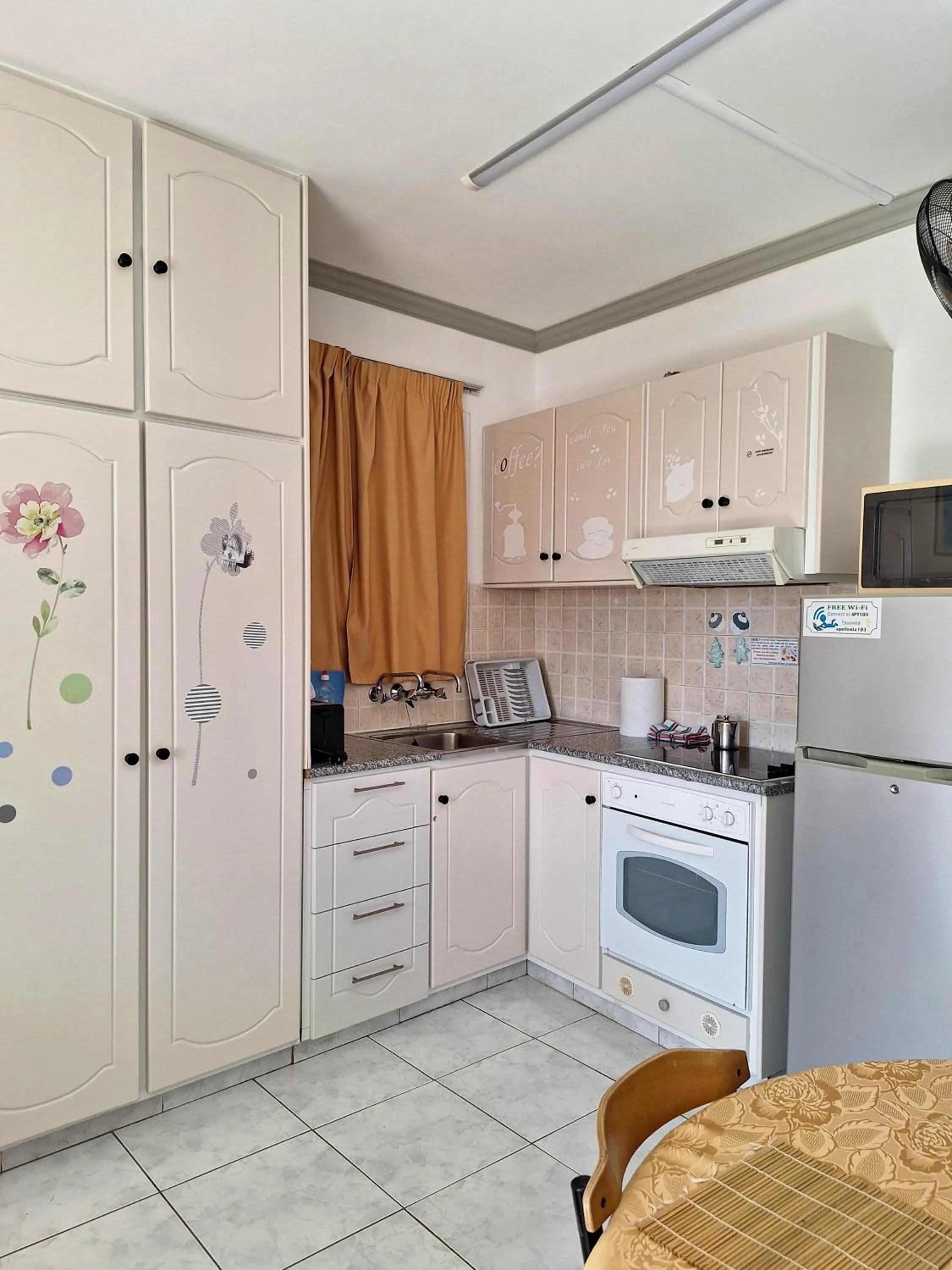 Kitchen or kitchenette in Apollonia Hotel Apartments