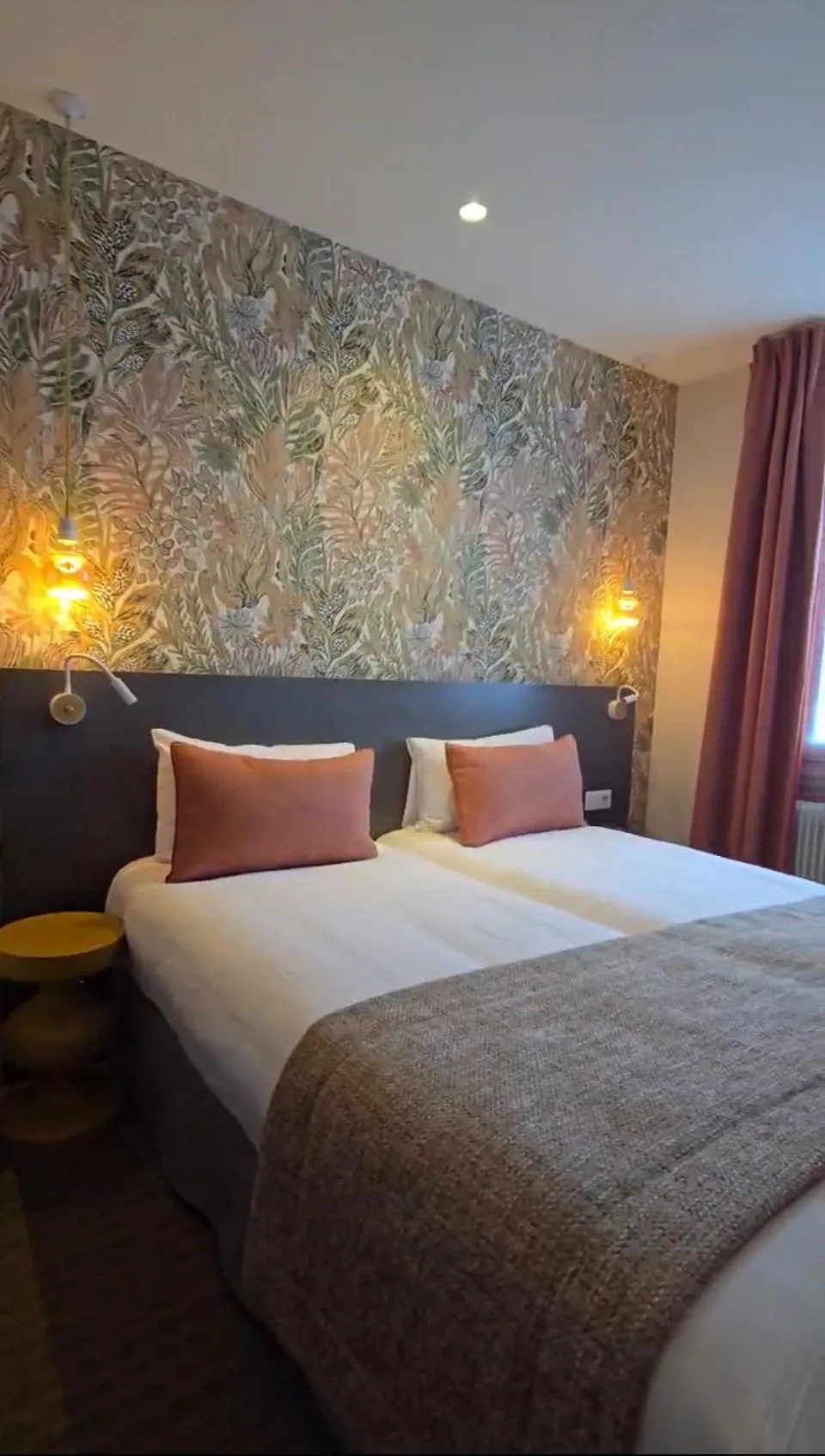 Bedroom, Bed in Parici Hôtel Boulogne Billancourt