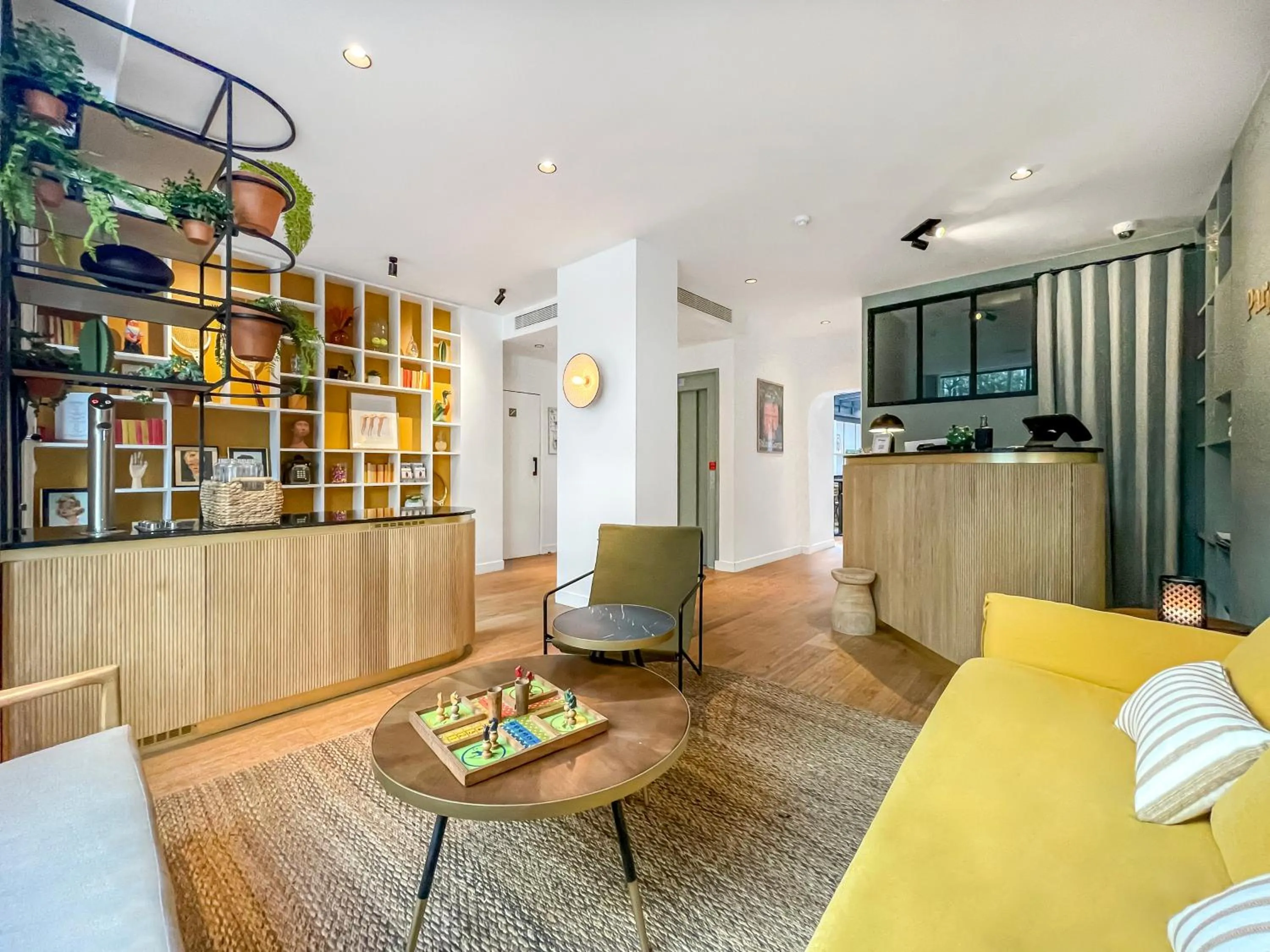 Lobby or reception in Parici Hôtel Boulogne Billancourt