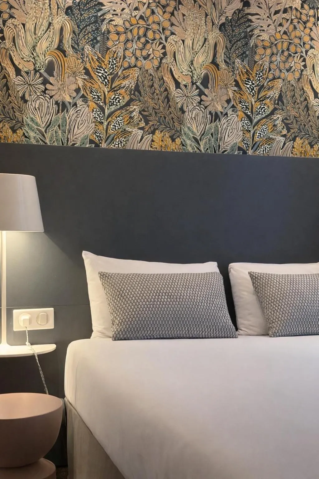 Bedroom, Bed in Parici Hôtel Boulogne Billancourt