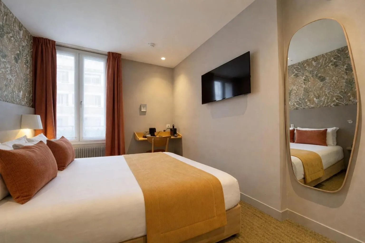 Bedroom, Bed in Parici Hôtel Boulogne Billancourt