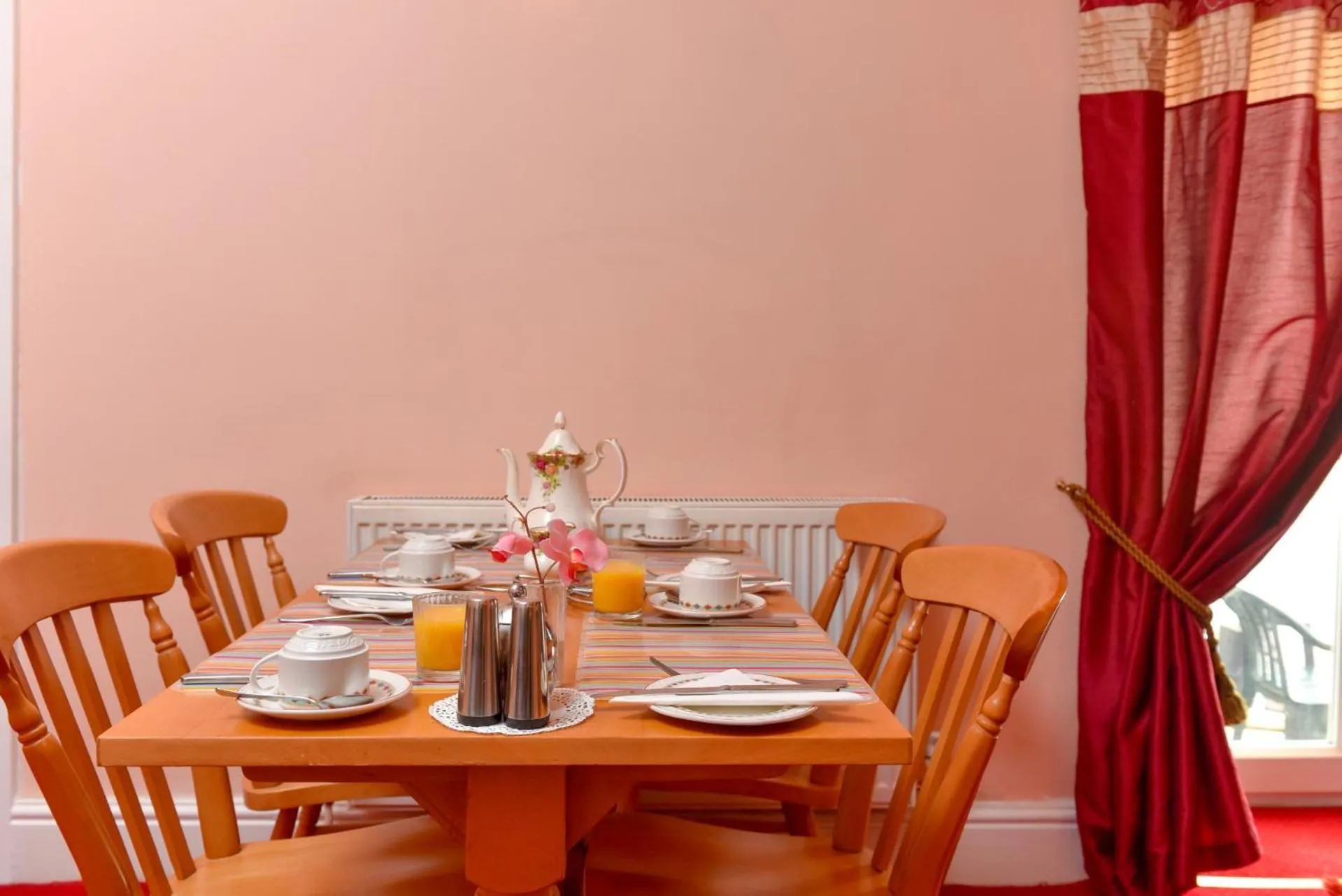 Breakfast in The Warren Guest House