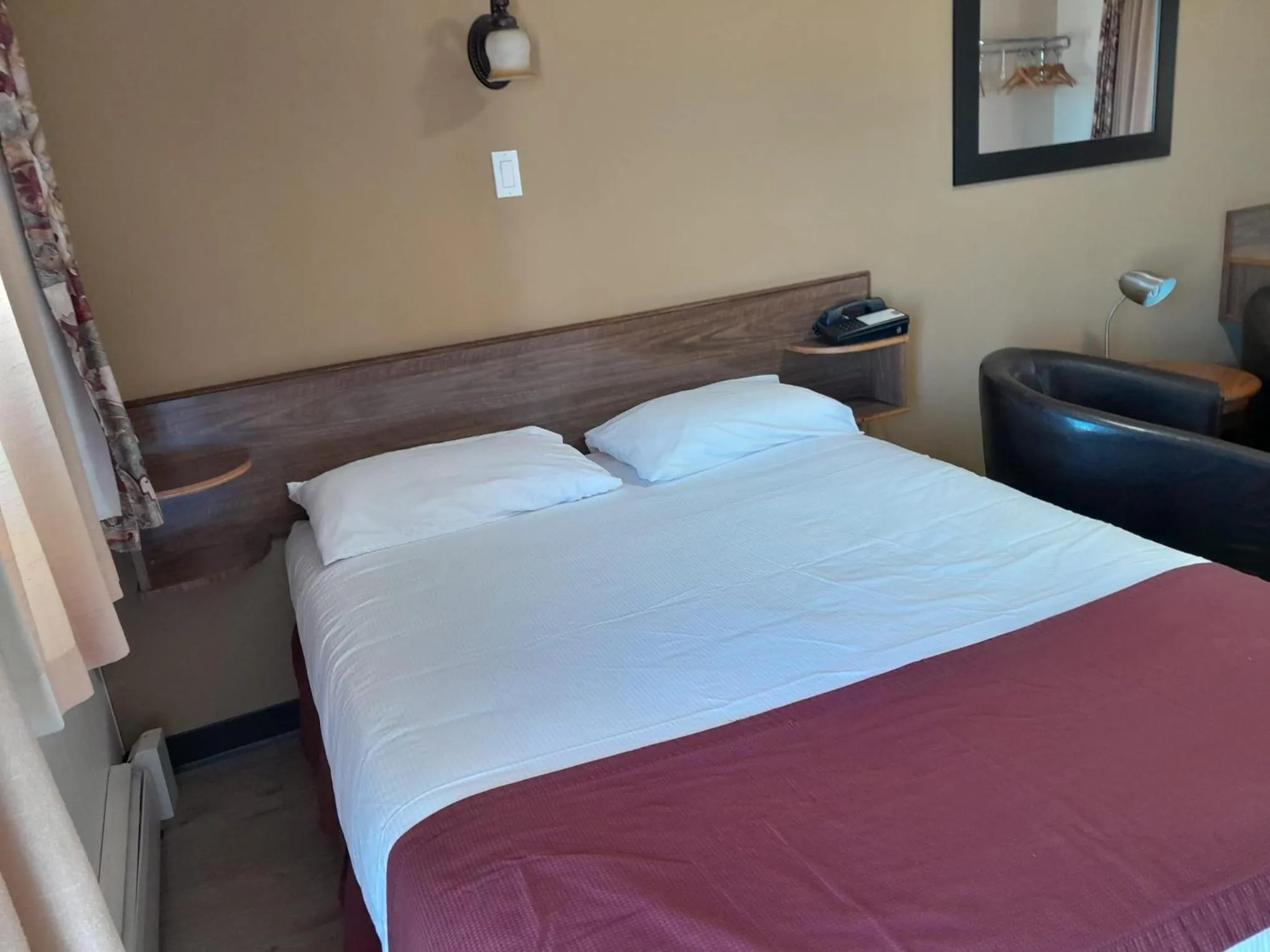 Bed in Travellers Motel