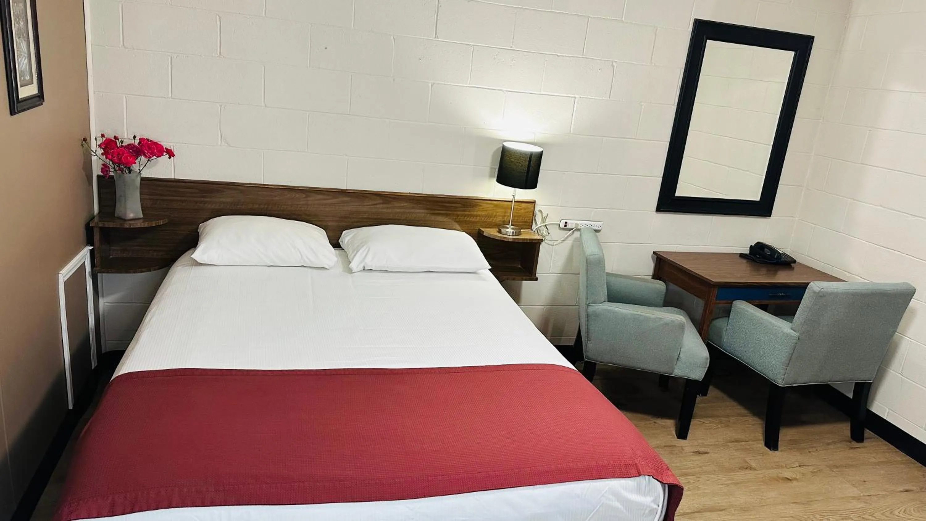 Bed in Travellers Motel