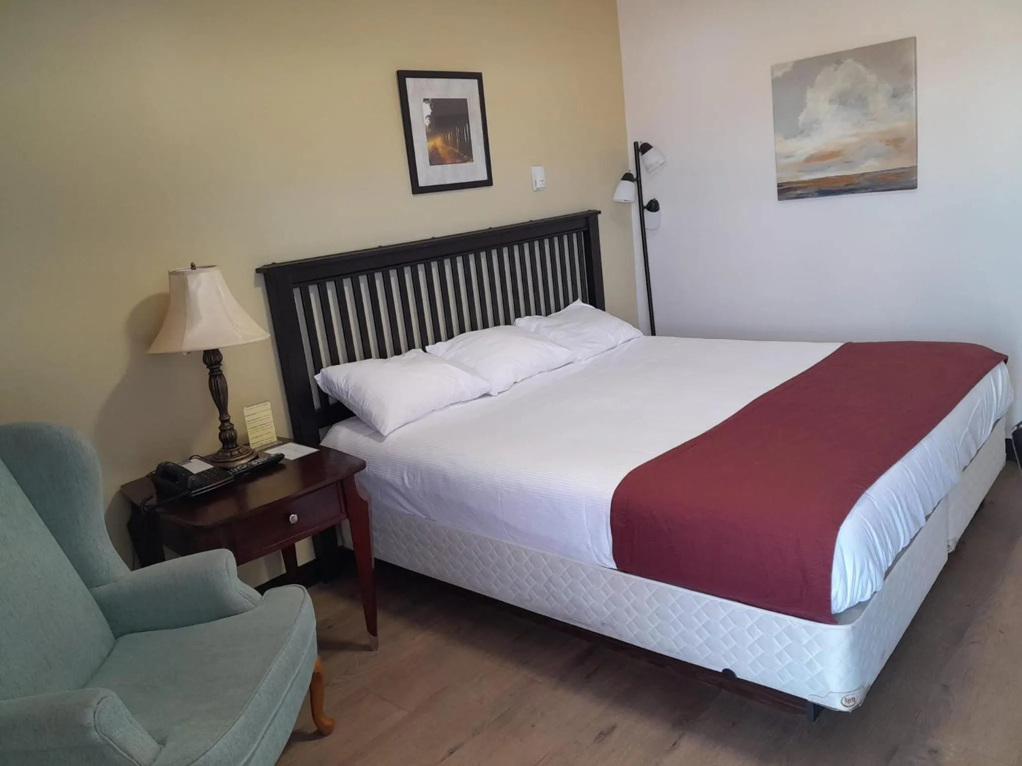 Bed in Travellers Motel