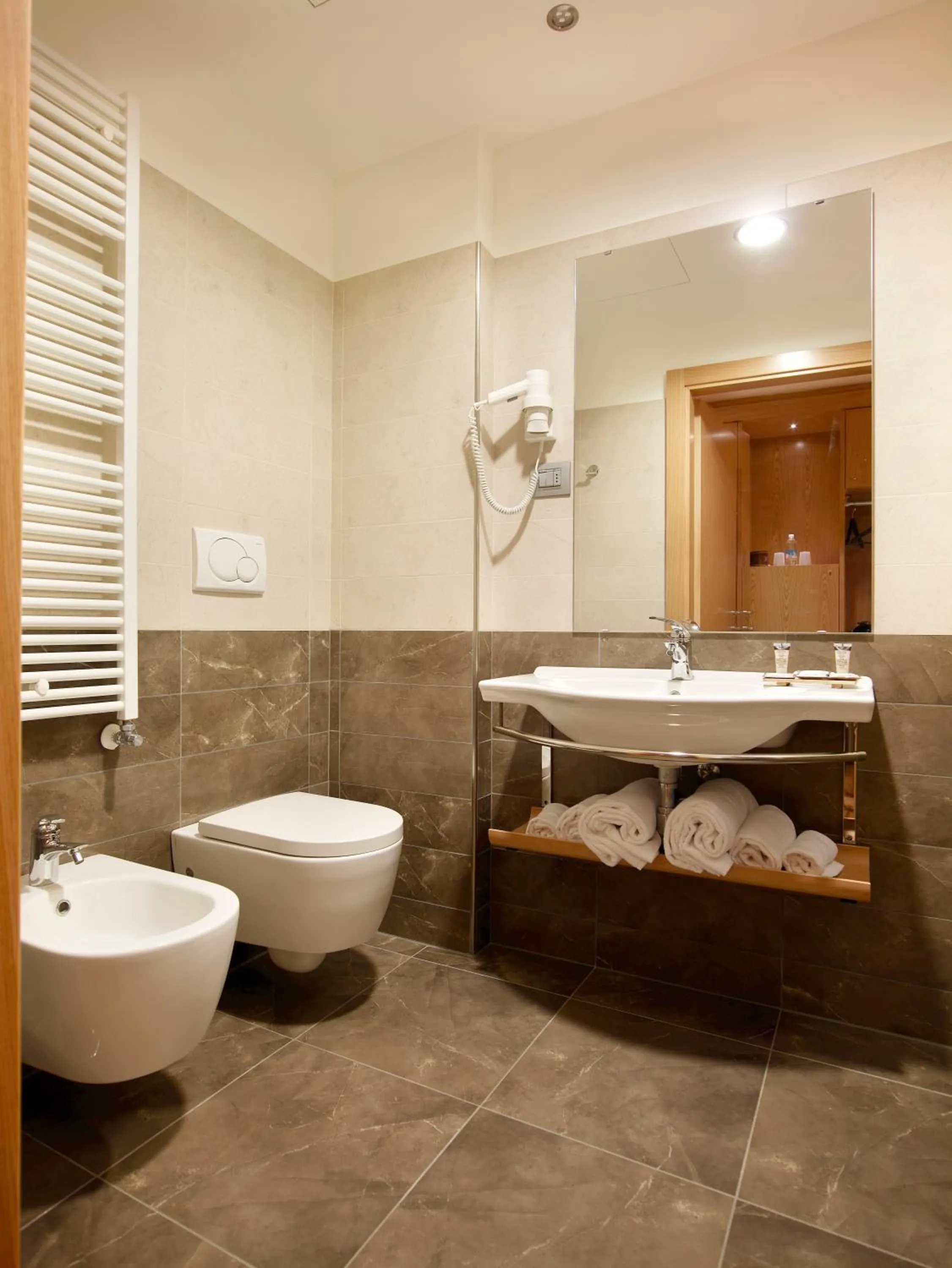 Bathroom in Virginia Palace Hotel