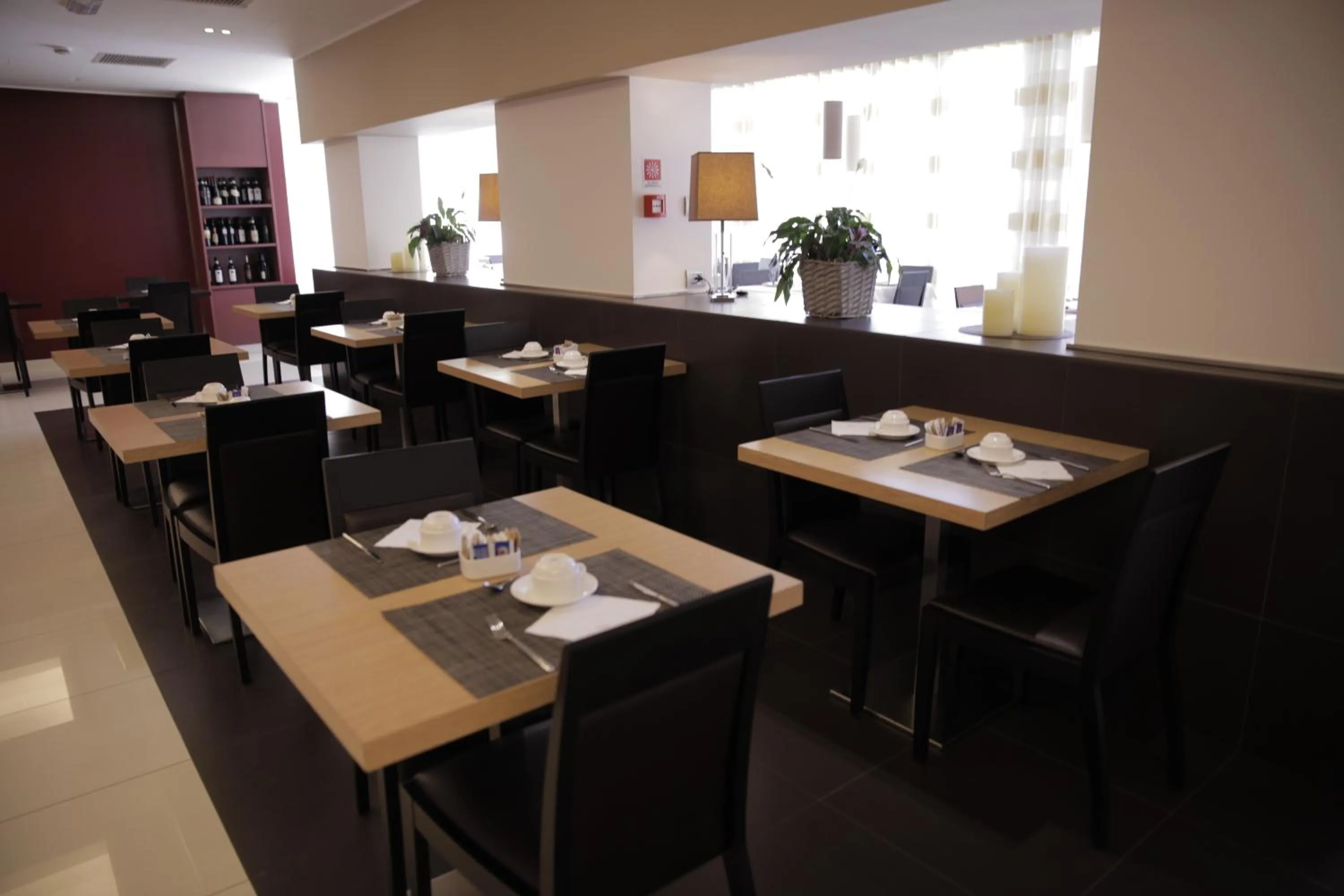 Restaurant/places to eat in Virginia Palace Hotel