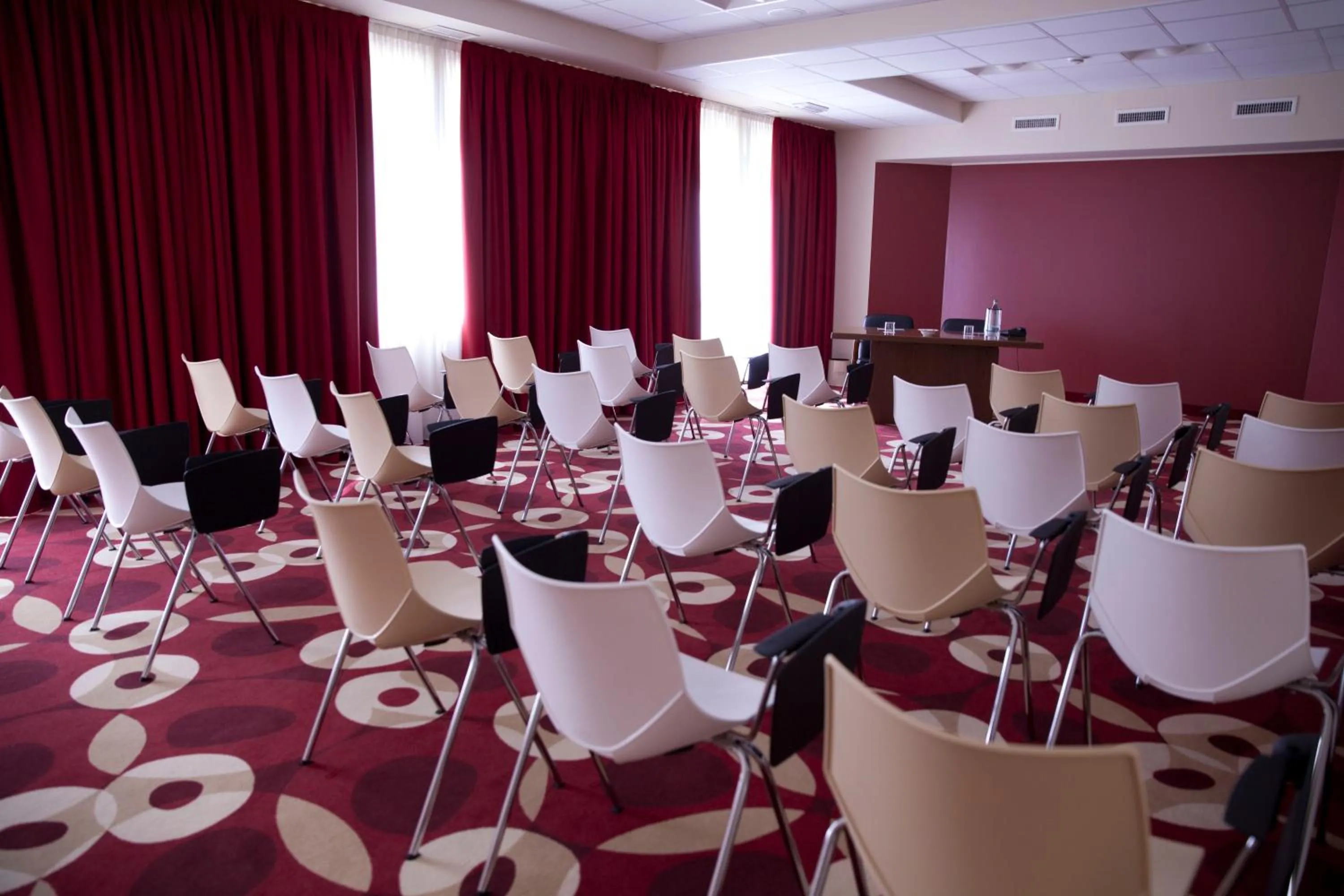 Business facilities in Virginia Palace Hotel