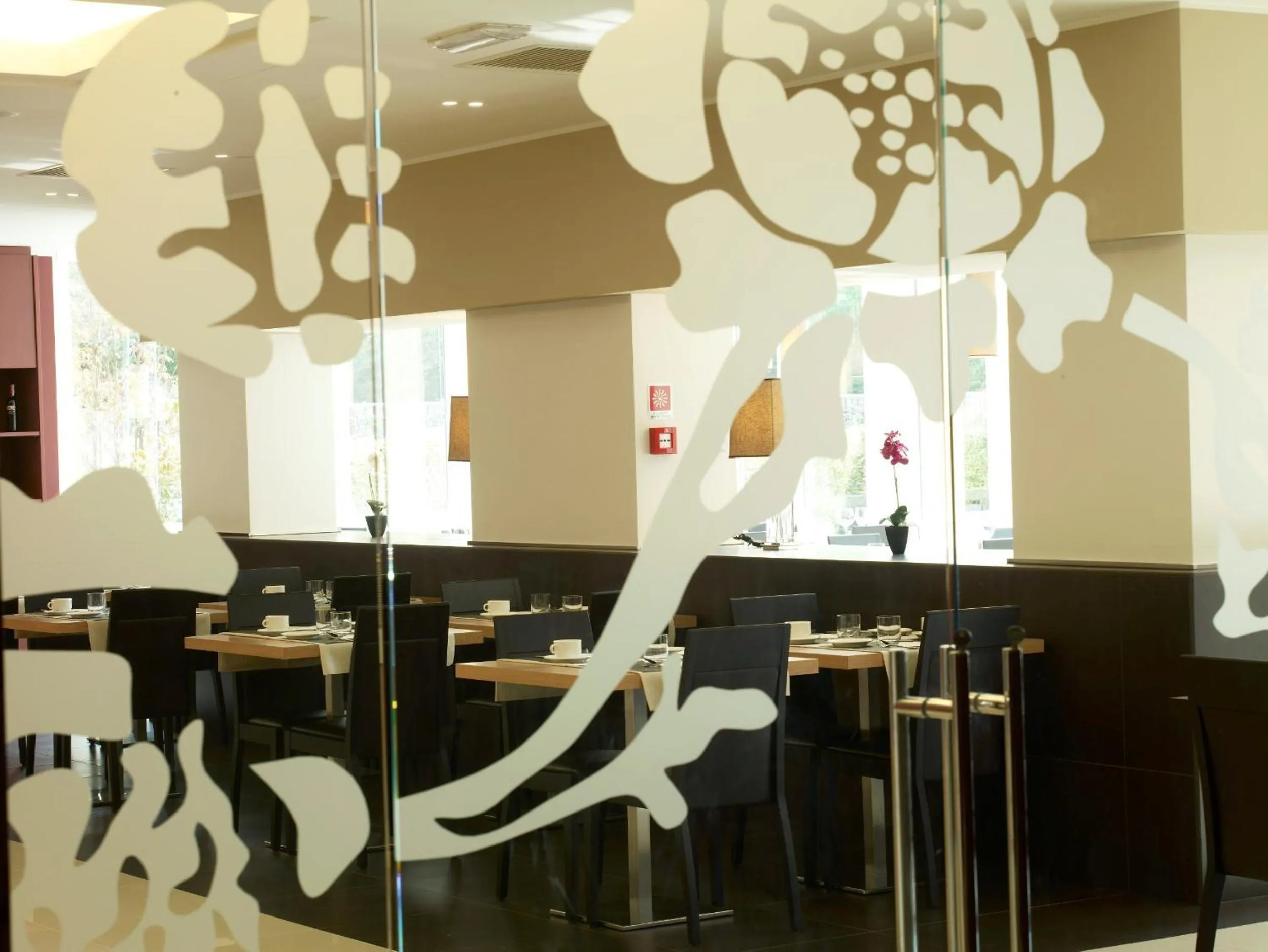 Restaurant/places to eat in Virginia Palace Hotel