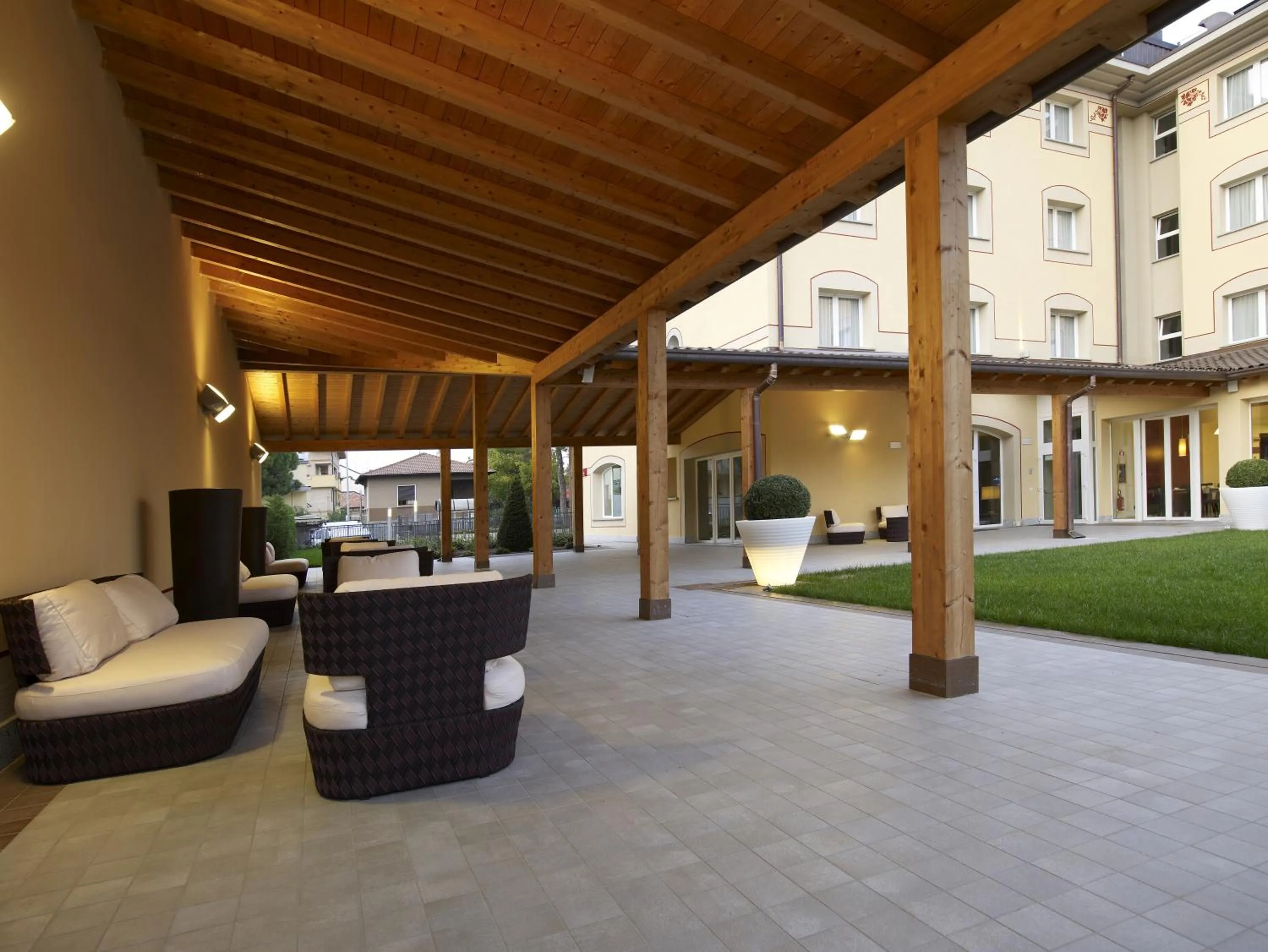 Patio in Virginia Palace Hotel