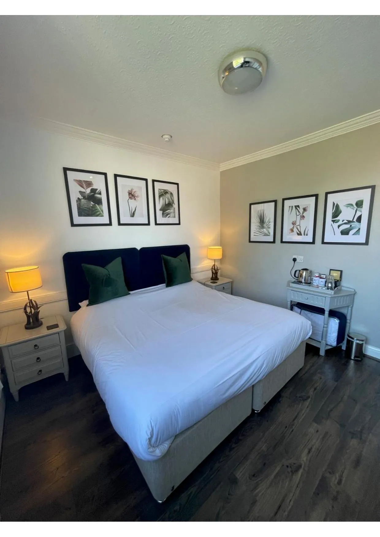 Bed in The Abbey Hotel