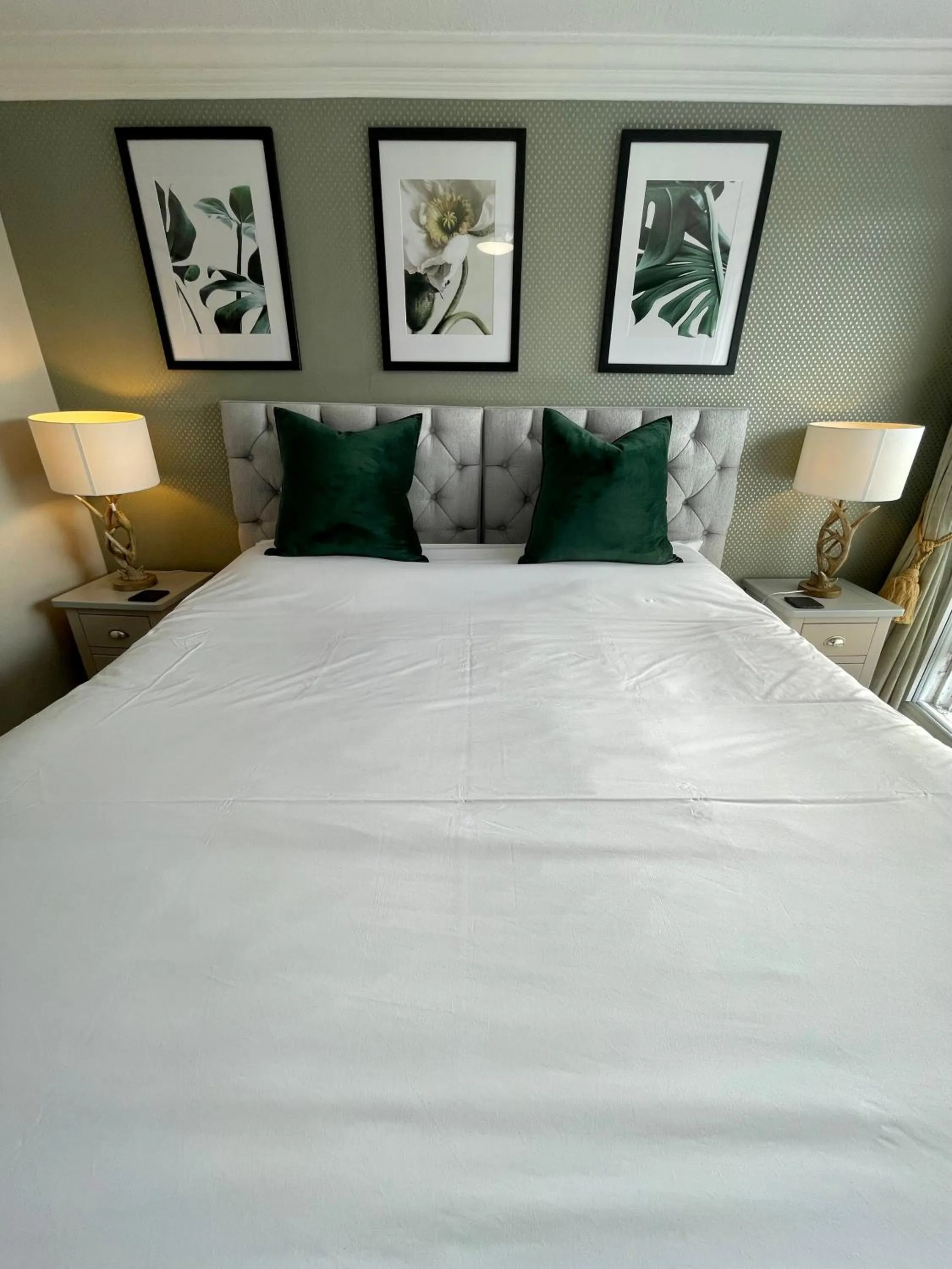 Bed in The Abbey Hotel