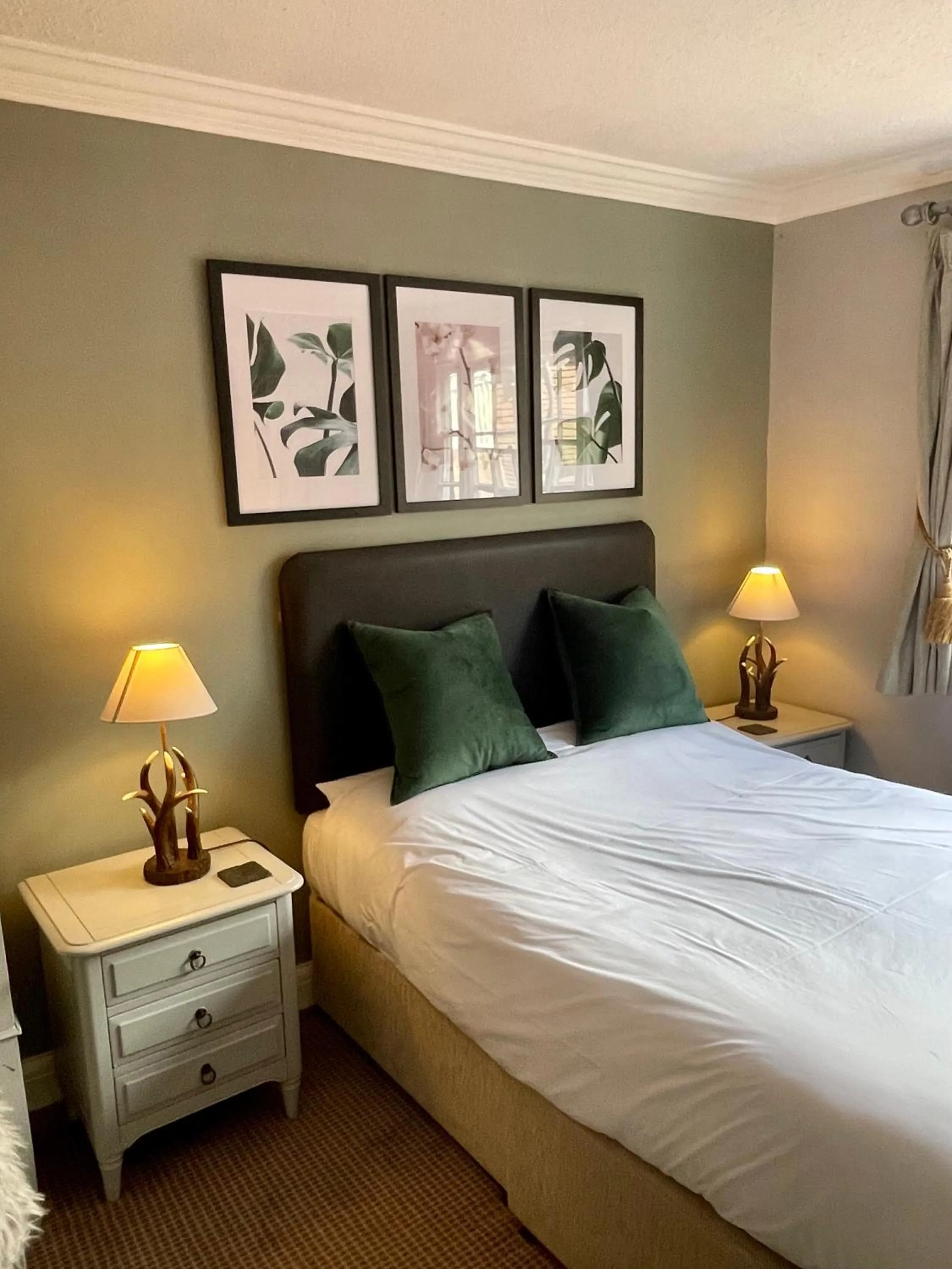 Bed in The Abbey Hotel