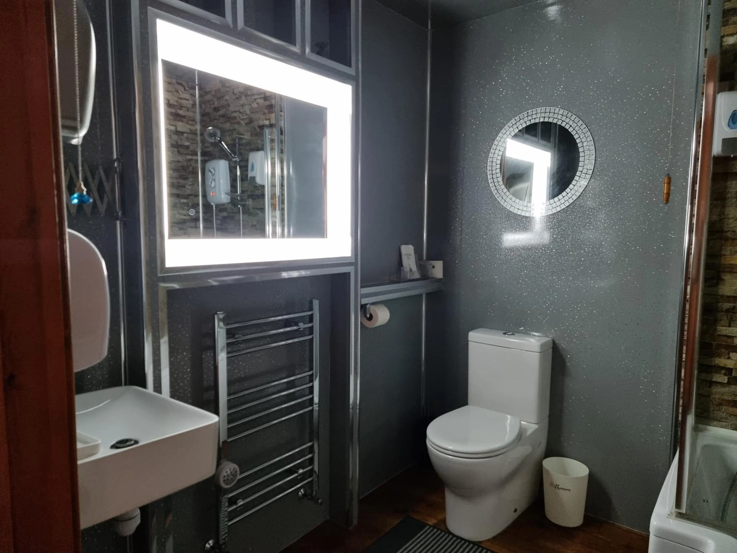 Toilet in Castle Lodge - Brecon Beacons Accommodation