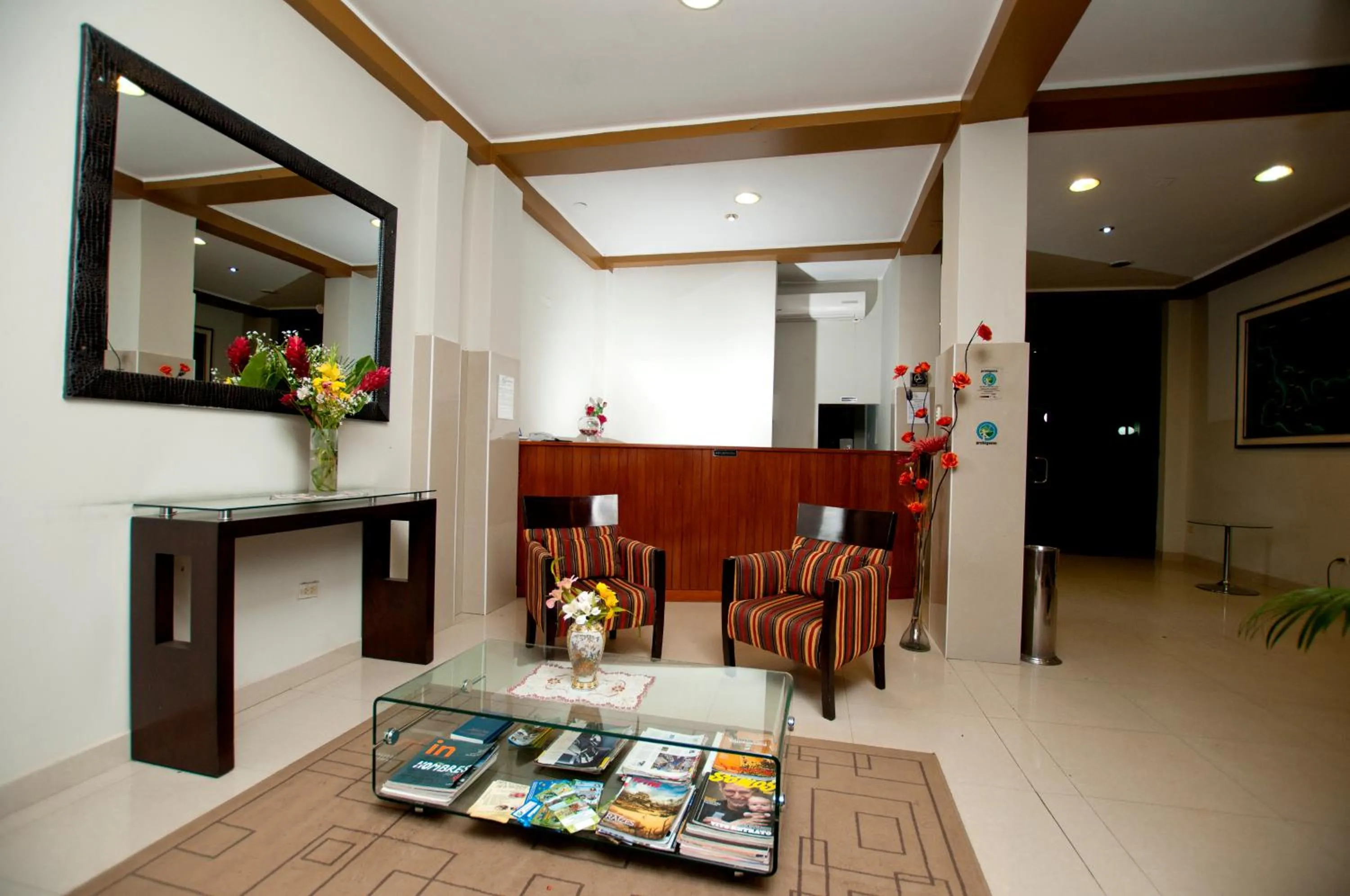 Living room in Hotel Puerto Amazonico