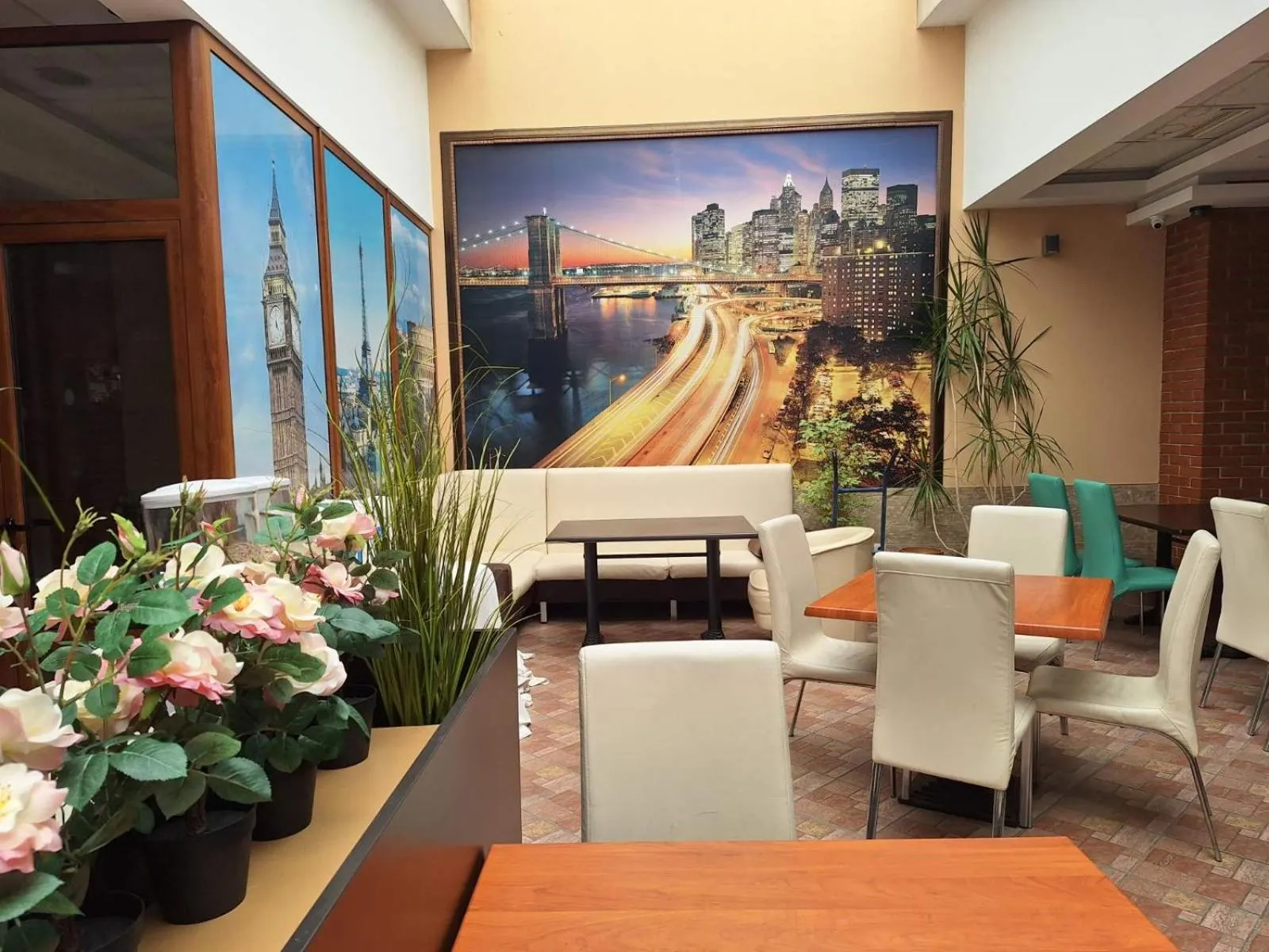 Restaurant/places to eat in Hotel Elica