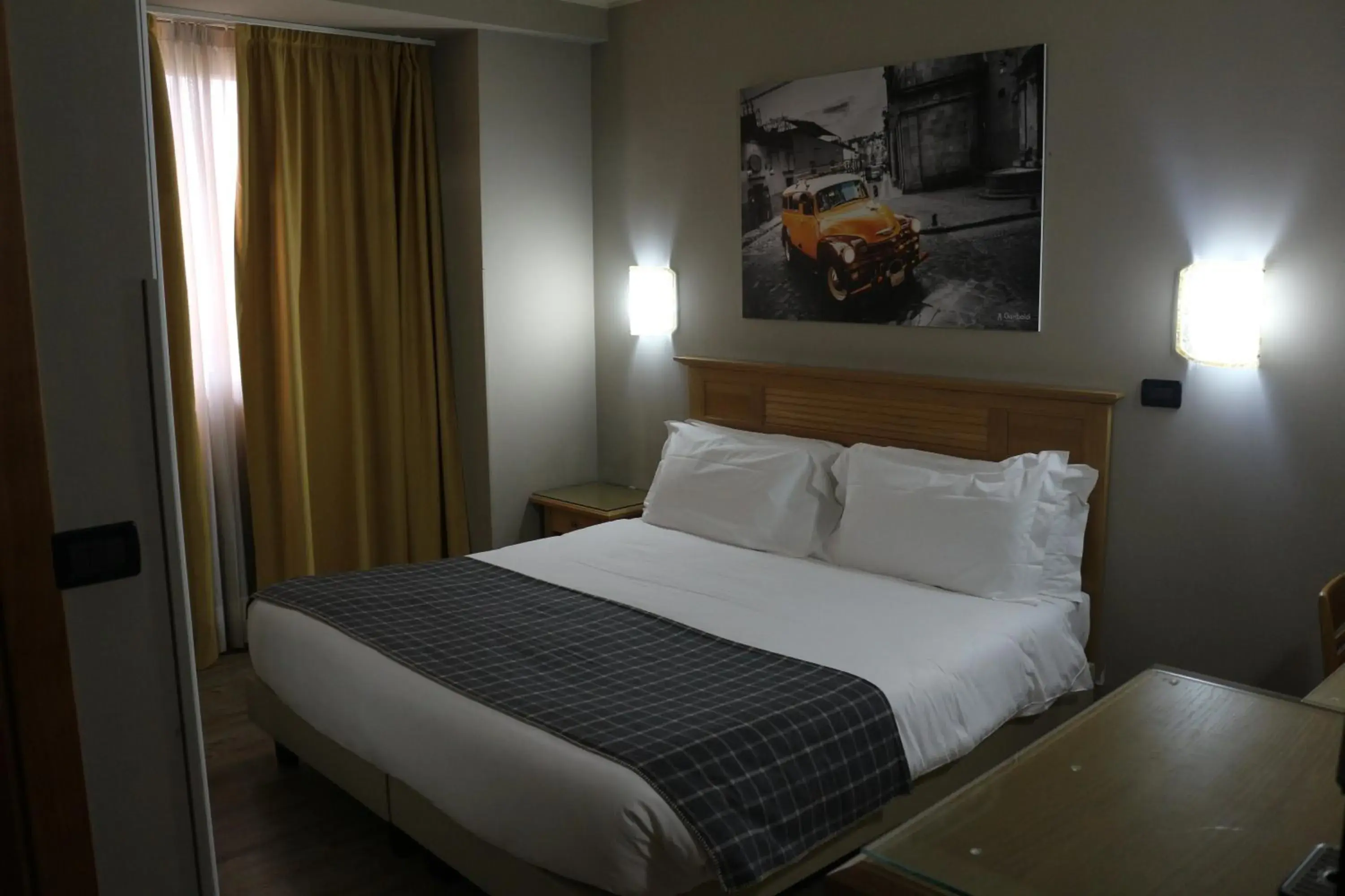 Double or Twin Room - single occupancy in Hotel Garibaldi Double or Twin Room - single occupancy in Hotel Garibaldi