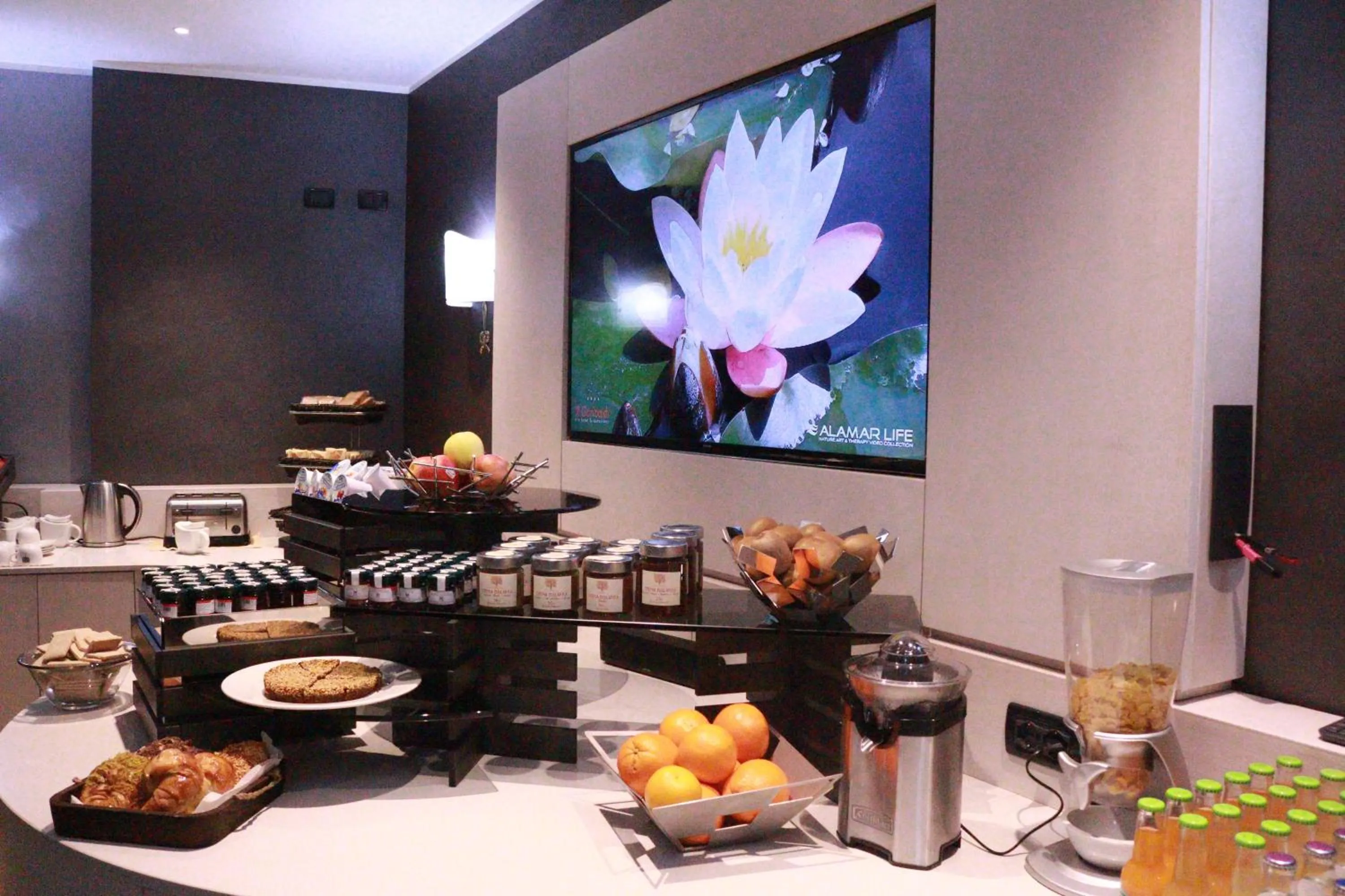 Breakfast in Hotel Garibaldi